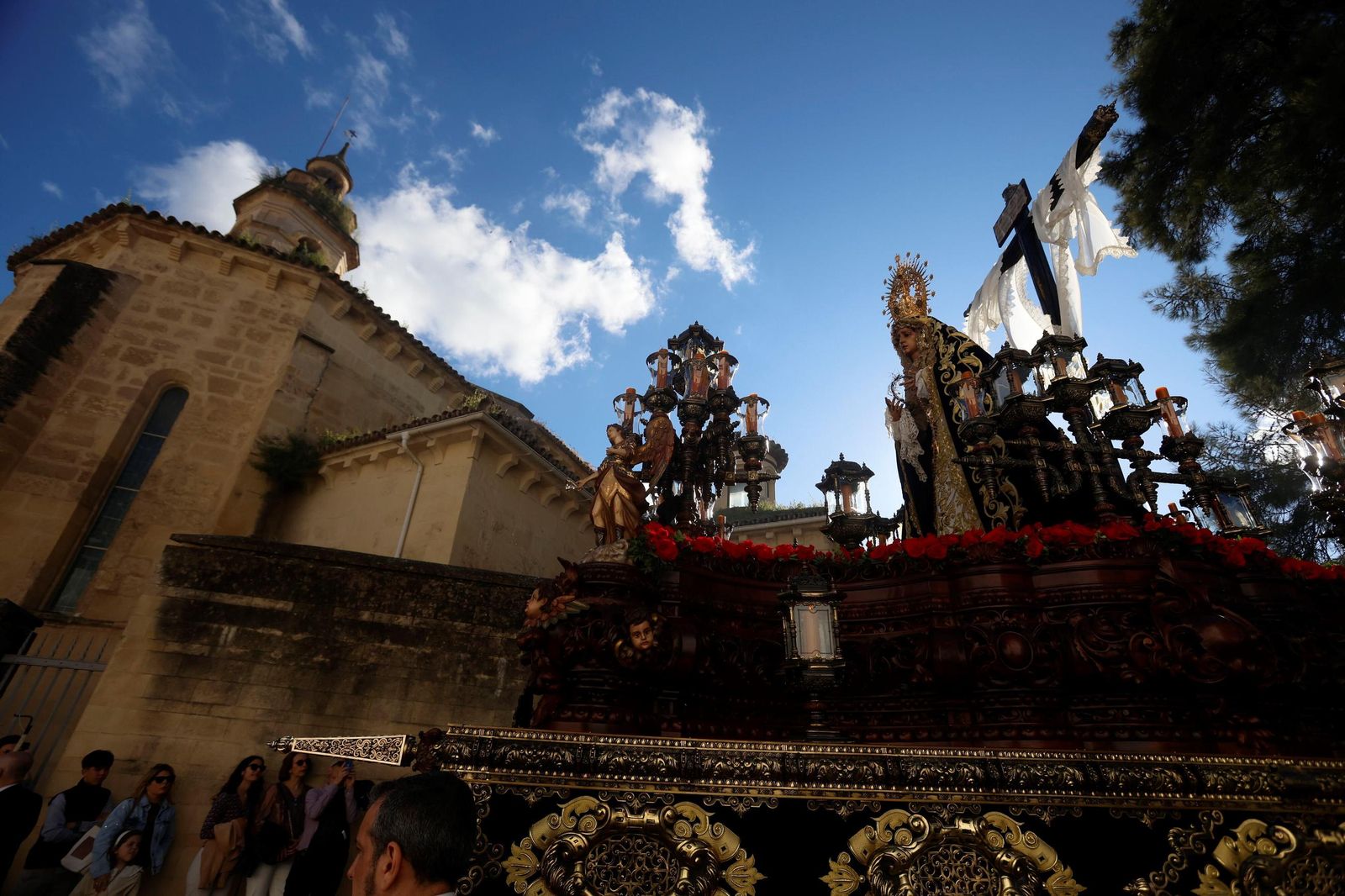 La procesión de la Soledad en este Viernes Santo de Córdoba, en imágenes