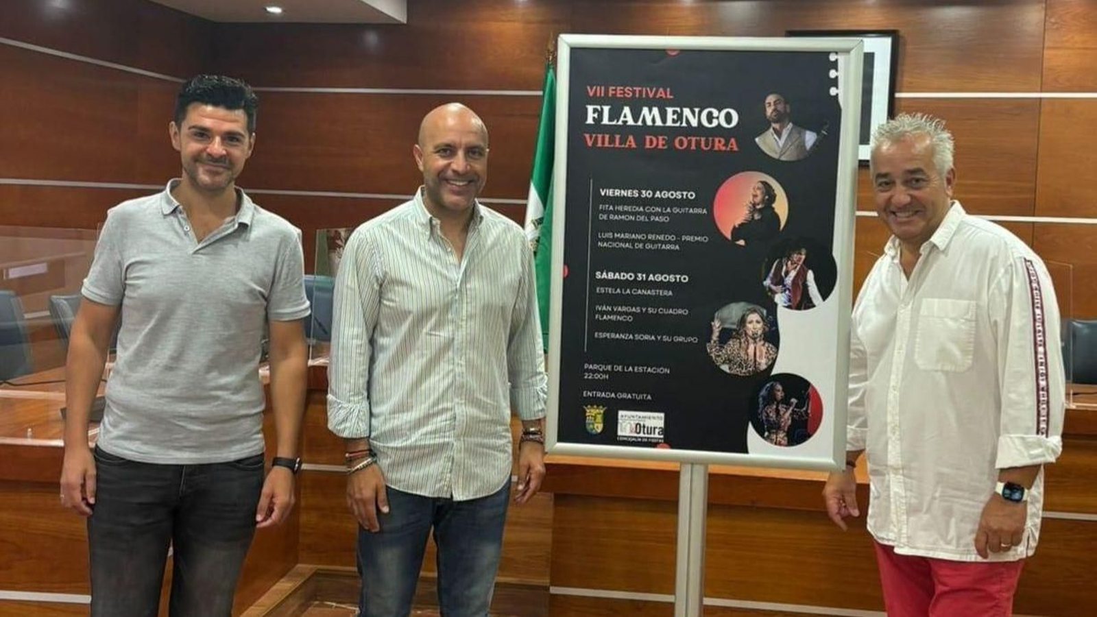 El alcalde de Otura, Nazario Montes, y el concejal de Cultura, Salvador Torres, durante la presentación del evento. El alcalde de Otura, Nazario Montes, y el concejal de Cultura, Salvador Torres, durante la presentación del evento.