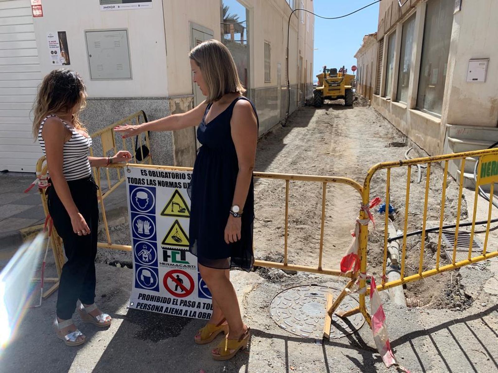 Castell de Ferro inicia unas obras para fortalecer su actividad comercial en el municipio