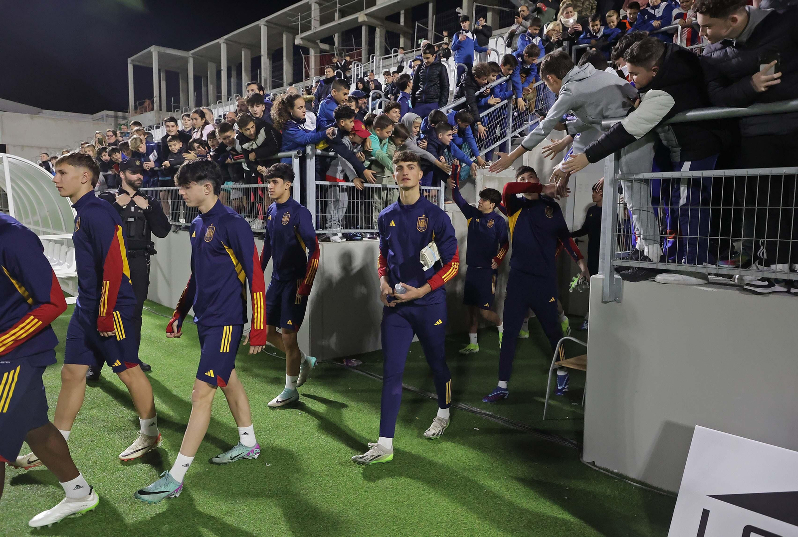 Fotos del entrenamiento de la selección española sub-17 de fútbol en el Ciudad de La Línea