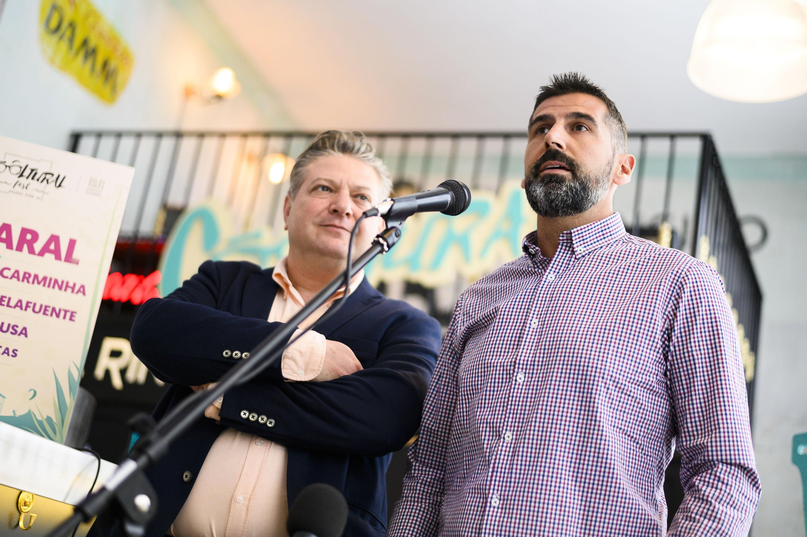 Diego Cruz y Diego Ferrón dando a conocer la inclusión de Amaral en Cooltural Fest 2020.