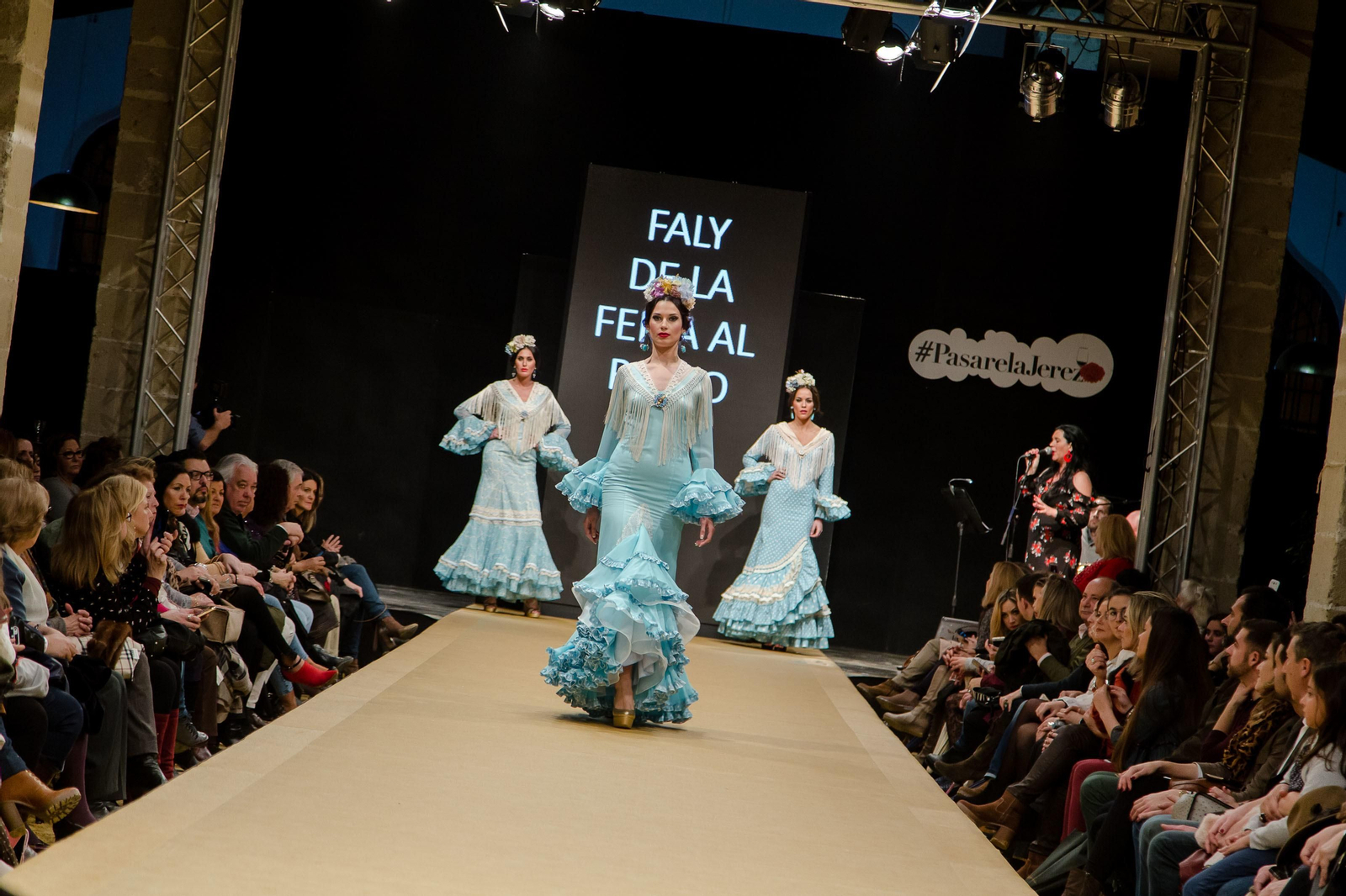 El desfile de Faly, de la Feria al Rocío, de Macarena Beato, en imágenes