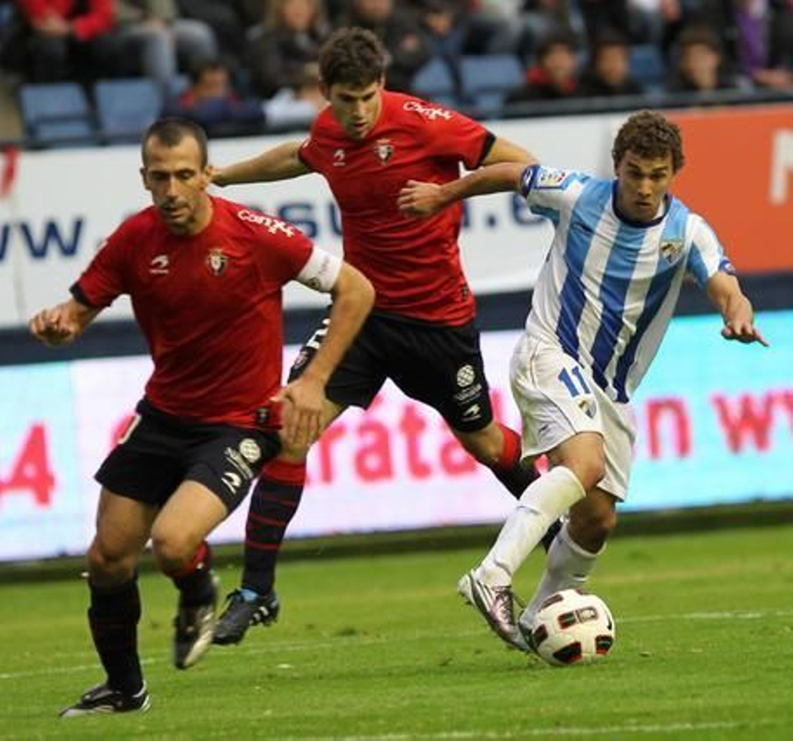 El Málaga pierde 2-0 en su visita al Reyno de Navarra. / Punto Press