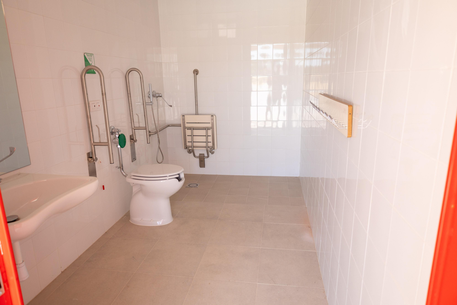 Un recorrido en imágenes por el interior del nuevo colegio del Ensanche Sur en Huelva