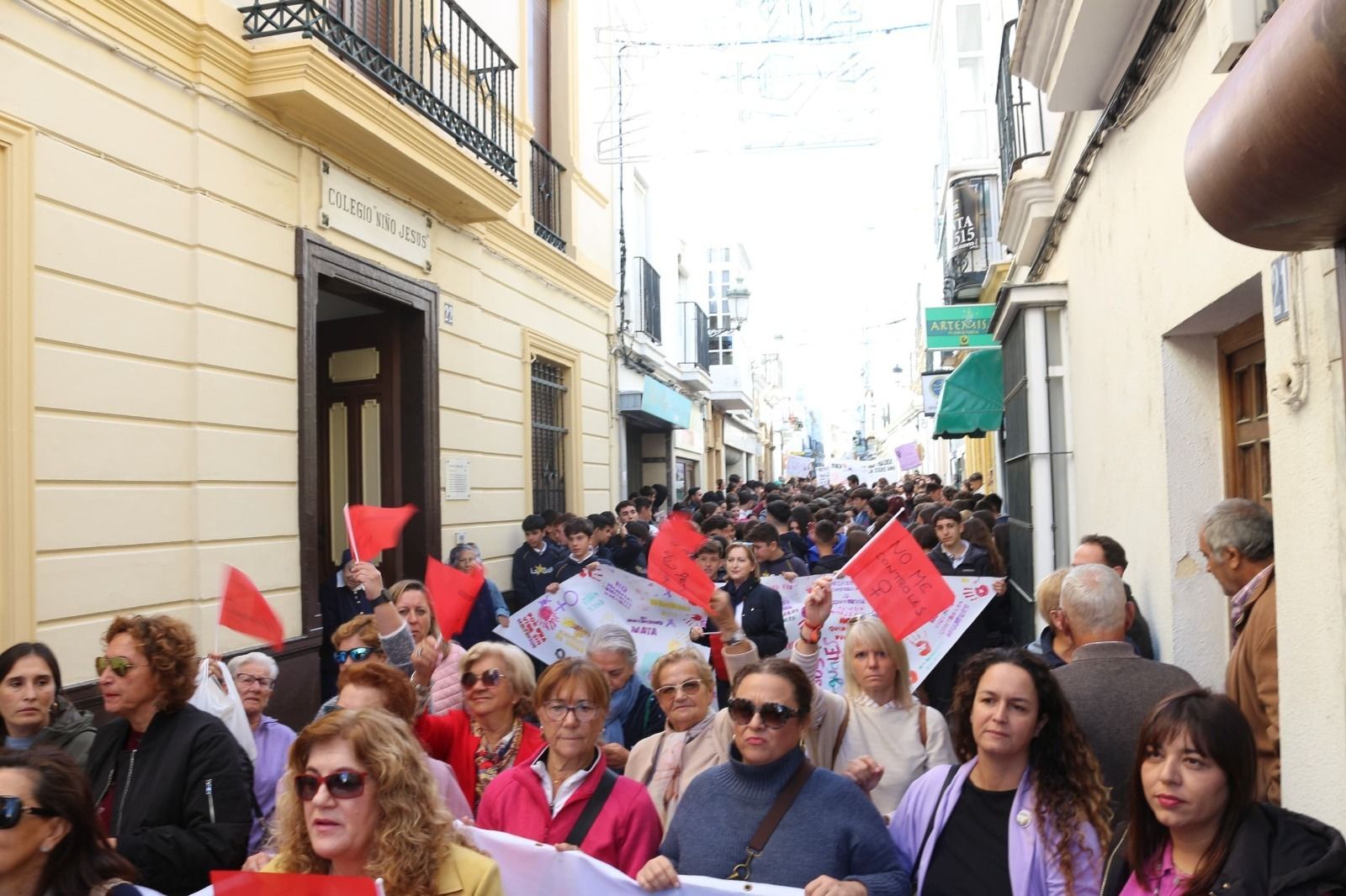 Un momento del recorrido, que contó con una amplia representación del alumnado del municipio.