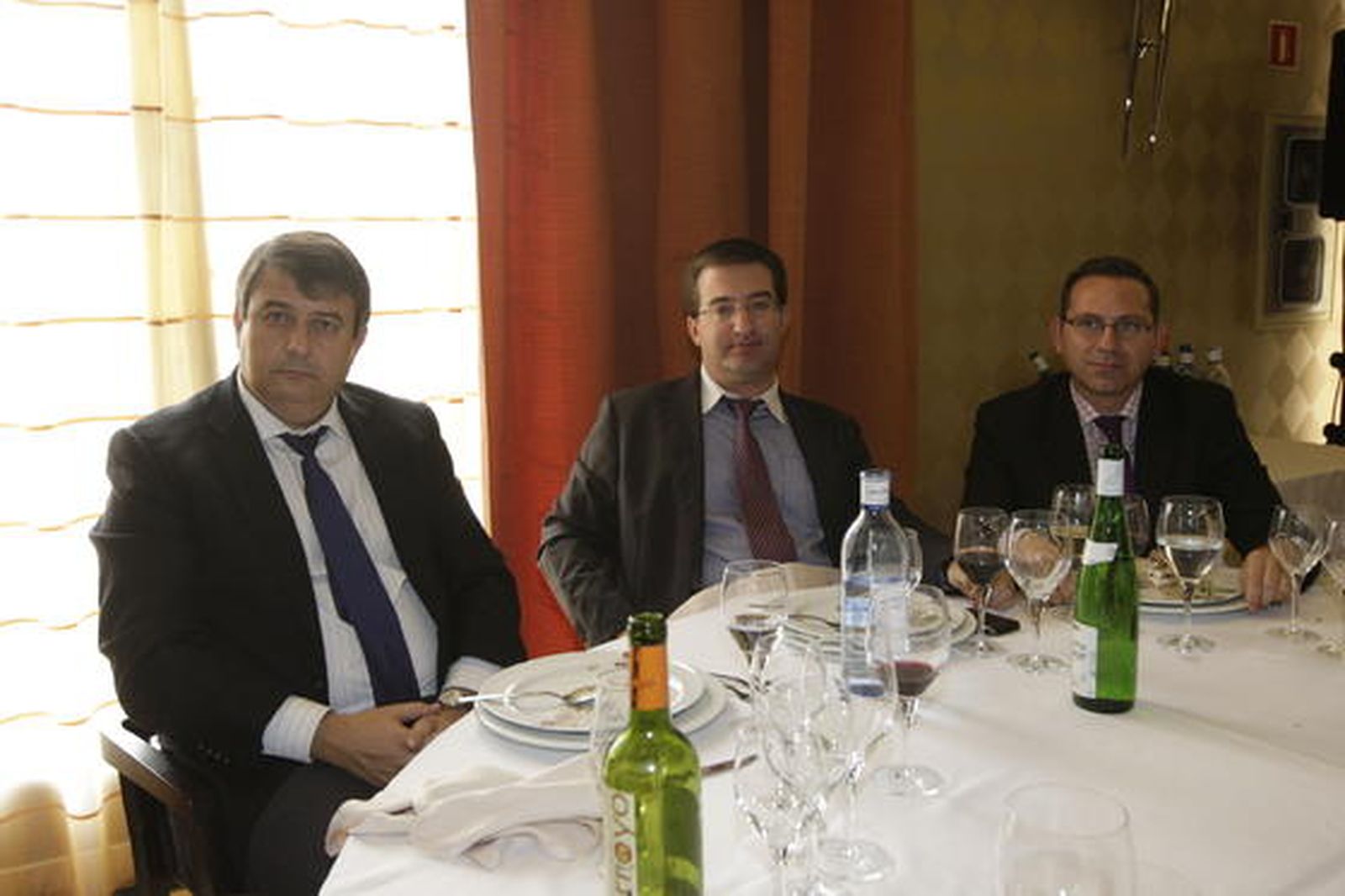 El consejero delegado de Agrupaejido, Francisco Juárez, junto a Ángel Cañadas y Fernando Román, también de Agrupaejido.

Foto: Fran Leonardo