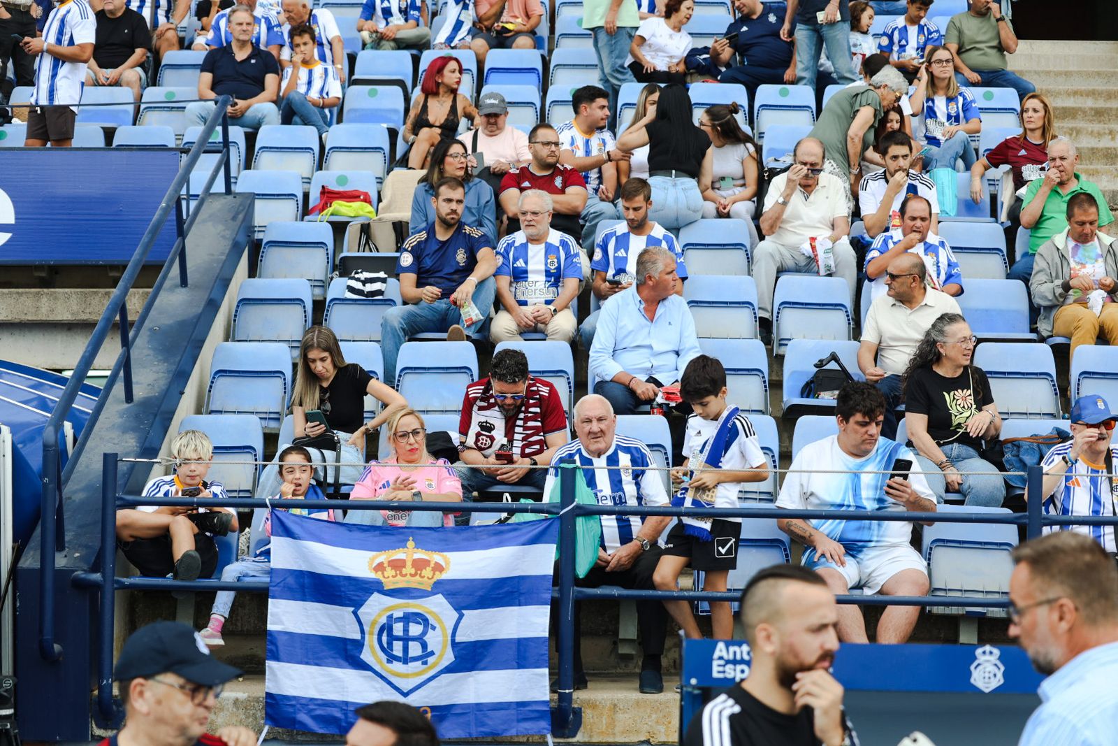 Búscate en las gradas del Nuevo Colombino en el Recre- Linares