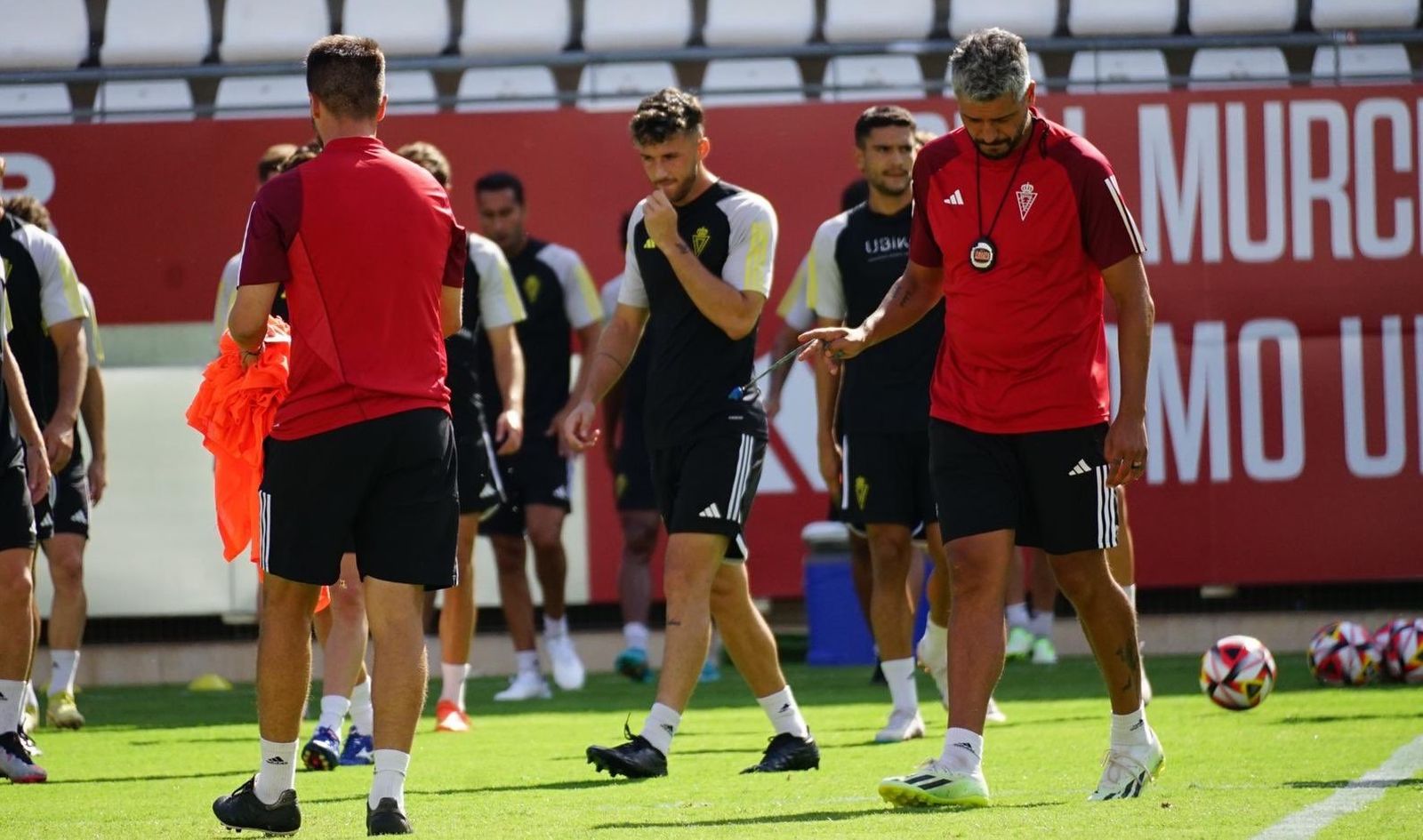 Gustavo Munúa, durante un entrenamiento del Real Murcia en el Enrique Roca.