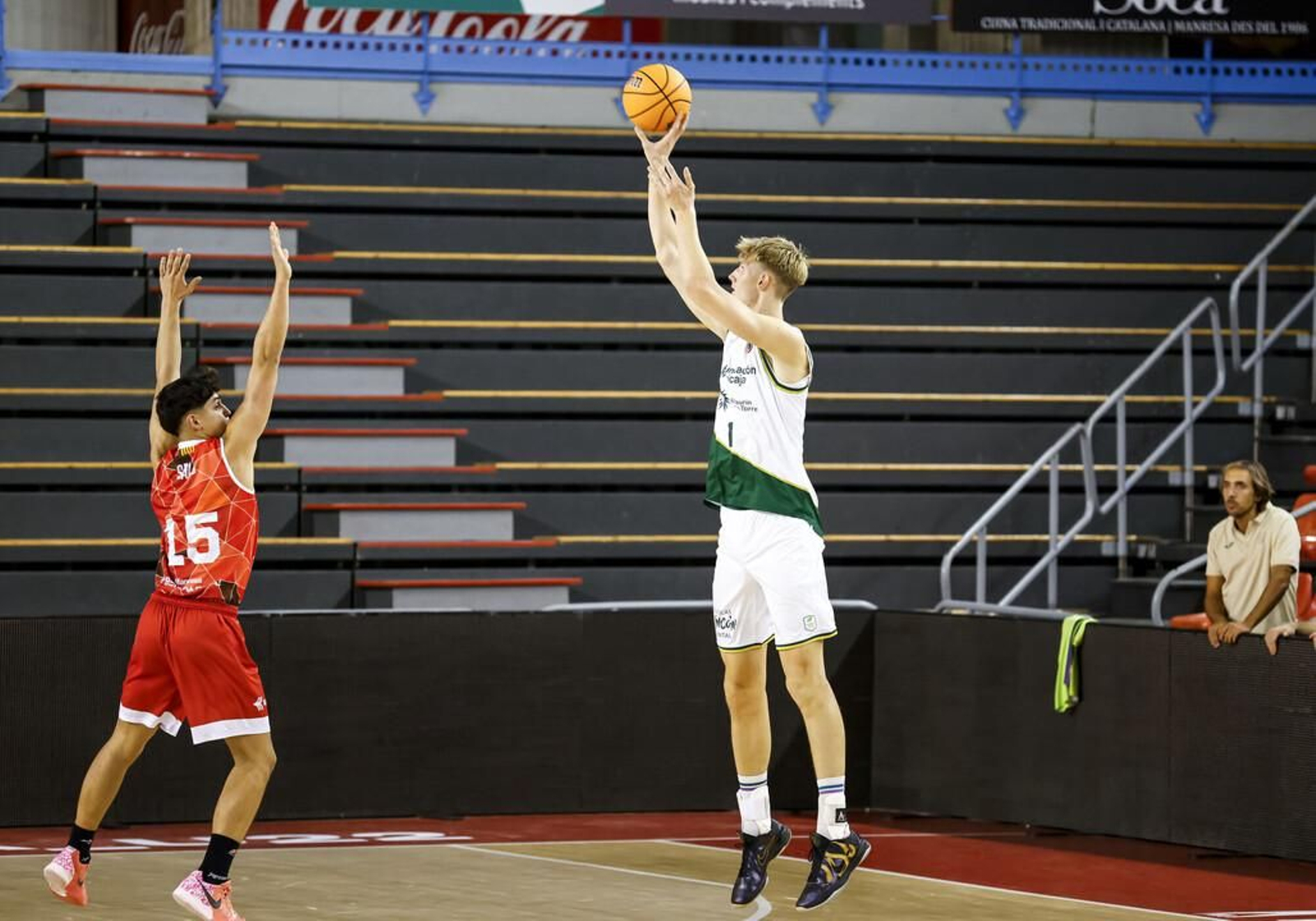 Marcus Moller lanza.