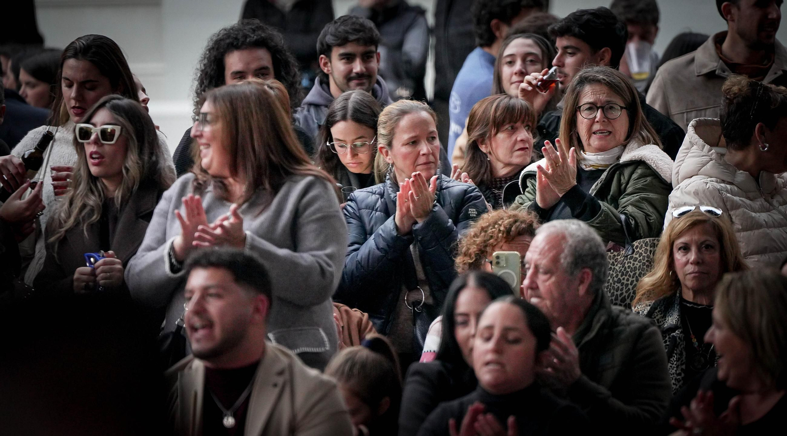 Imágenes del gran ambiente el primer día de zambombas en Jerez