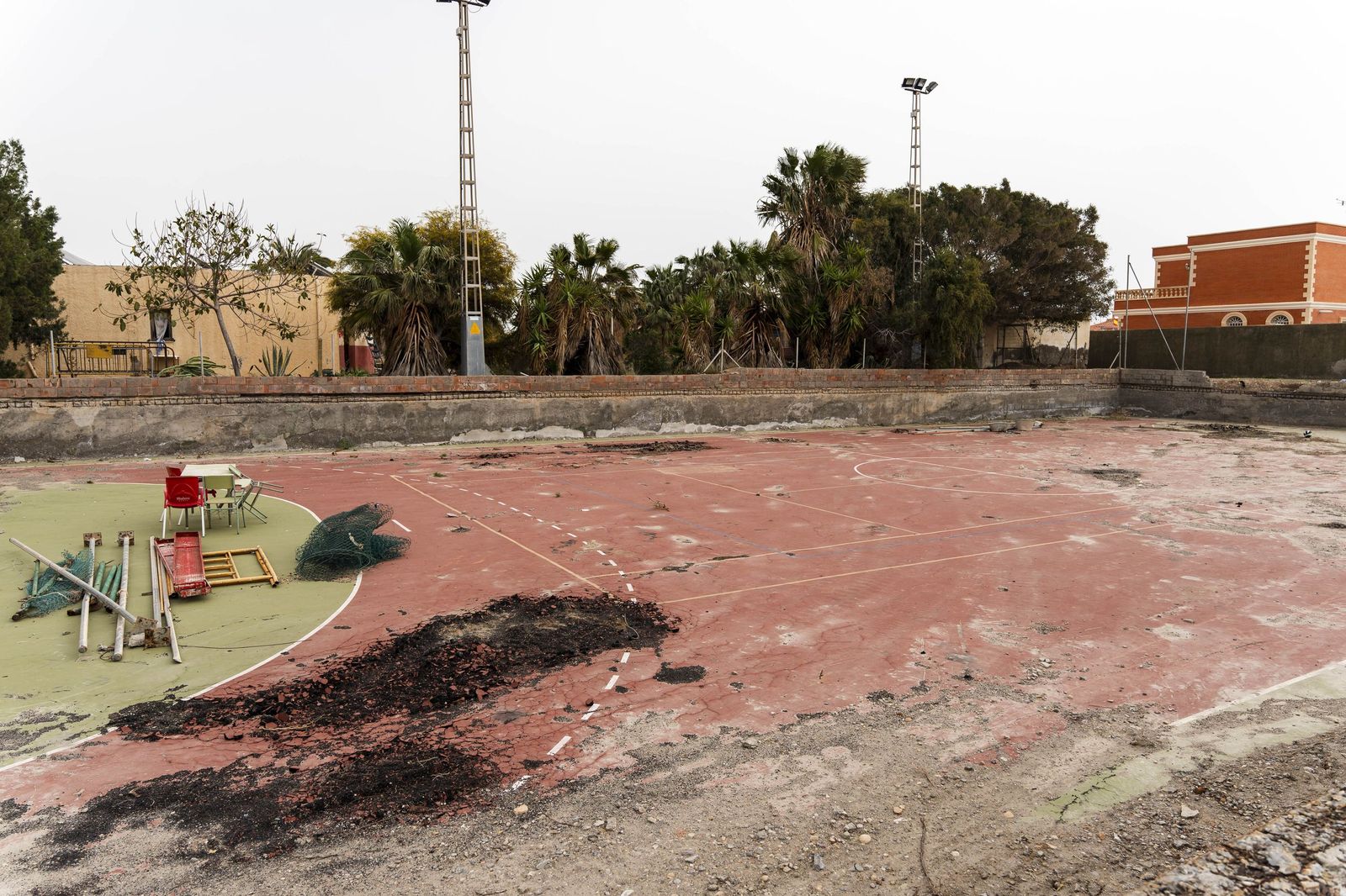 Las pistas deportivas y piscina de Costacabana, en imágenes