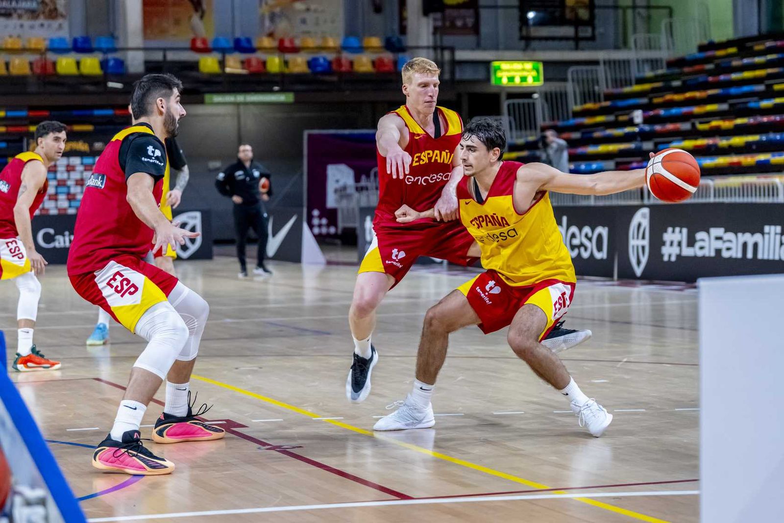 Alberto Díaz, Francis Alonso y Paco Aurioles, en la primera España de Chus Mateo