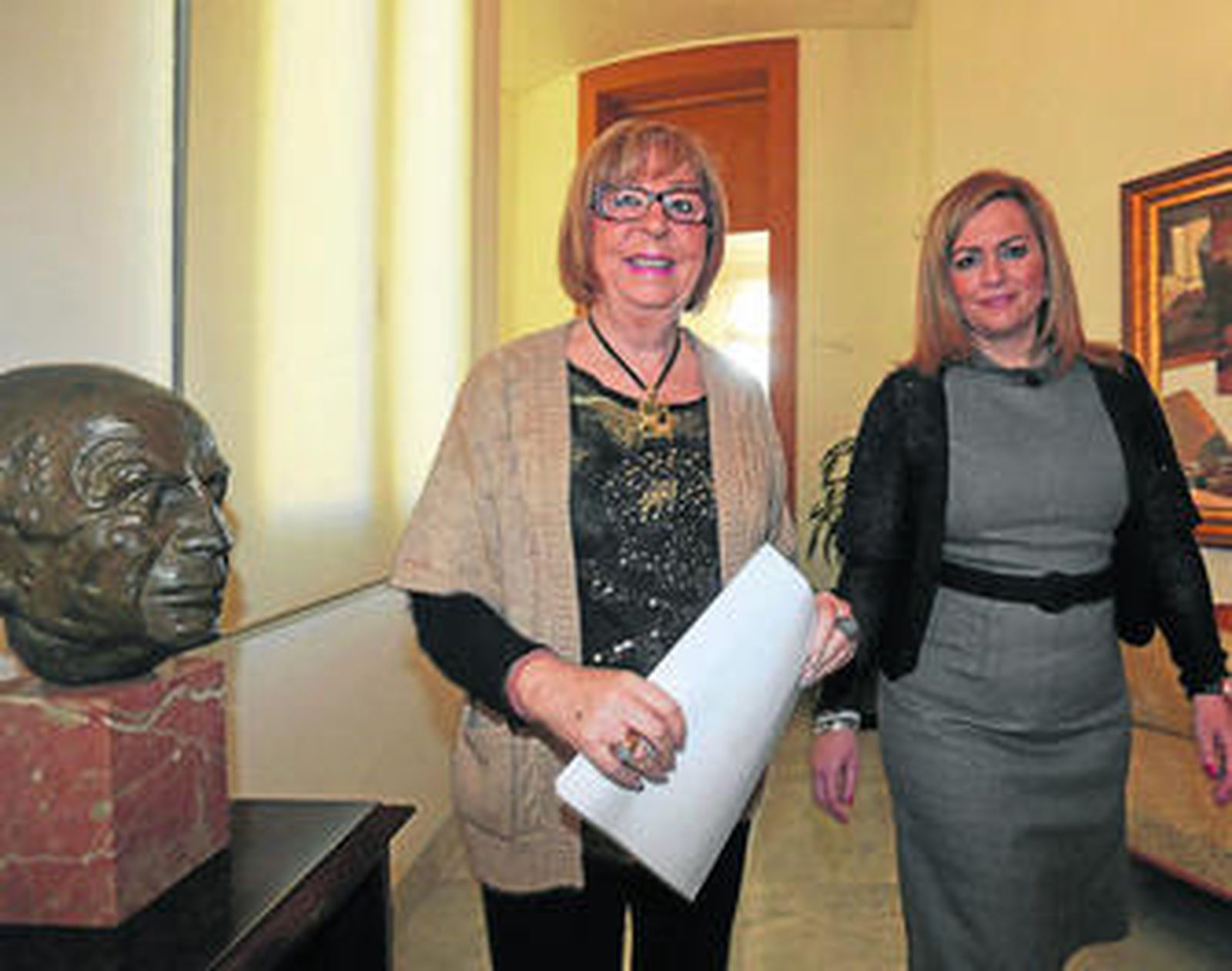 La rectora de la UMA, Adelaida de la Calle, junto a la consejera de Medio Ambiente, María Jesús Serrano.