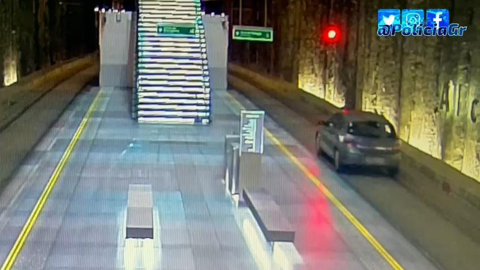 Grabación de seguridad del momento de la invasión del vehículo al subterráneo del Metro