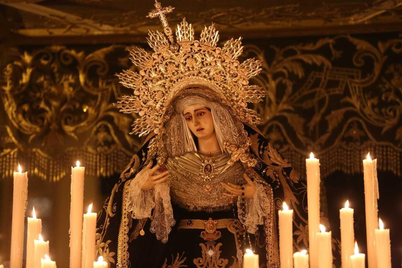 Las fotos del Sepulcro del Viernes Santo en Málaga Las fotos del Sepulcro del Viernes Santo en Málaga