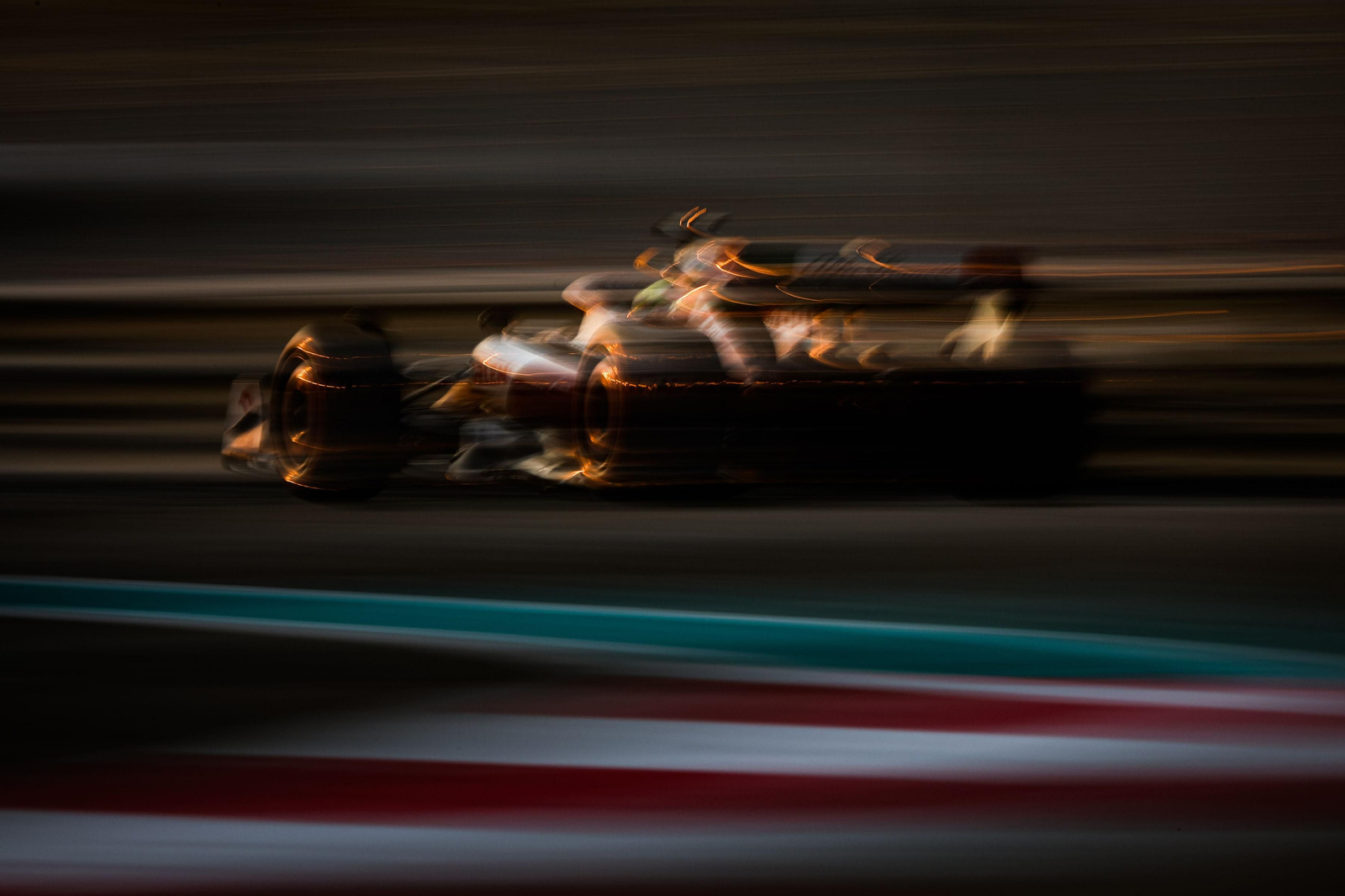 Las escuderías de  Fórmula uno se prueban tras el fin de temporada