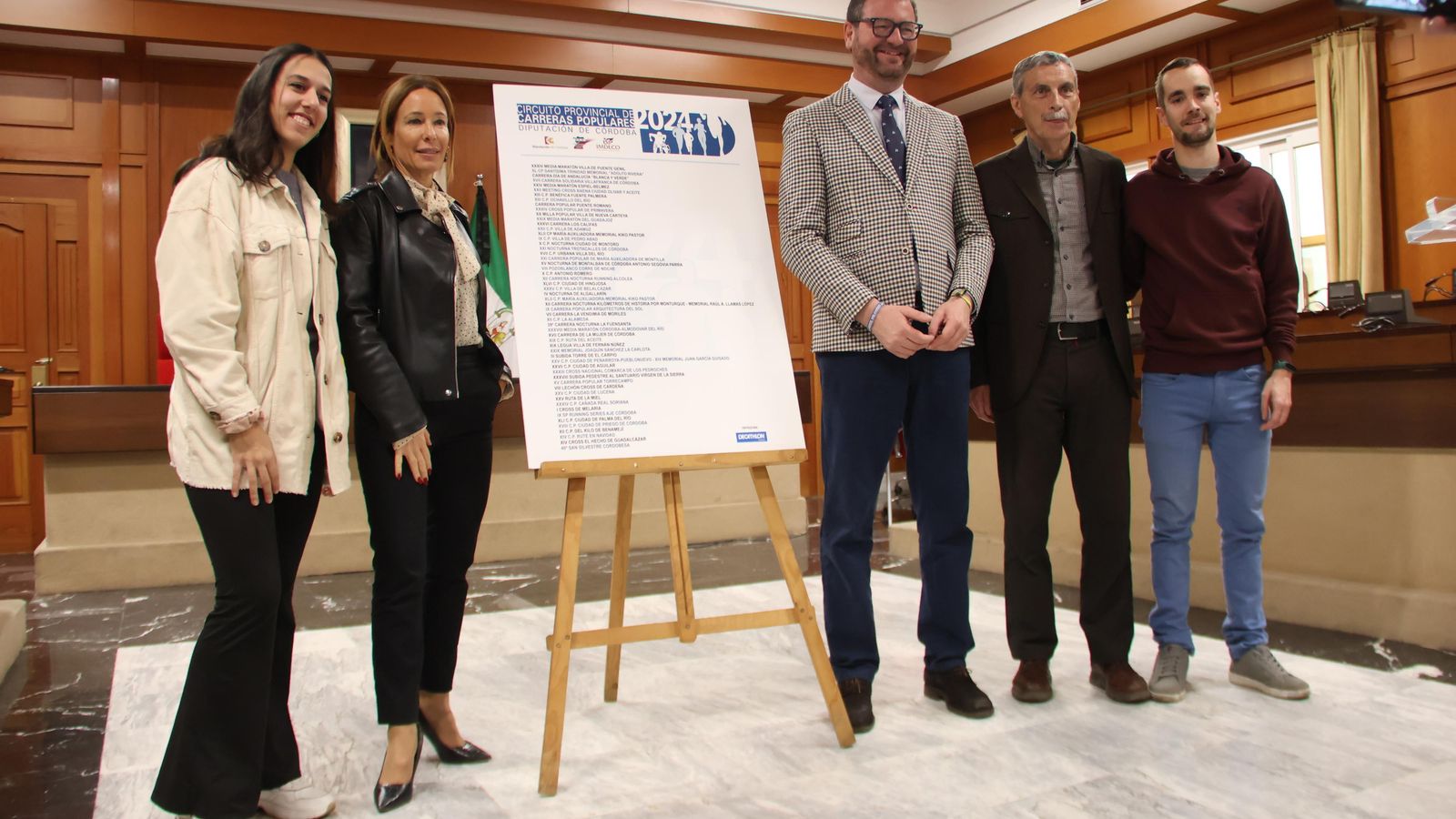 Las autoridades, durante la presentación del circuito.