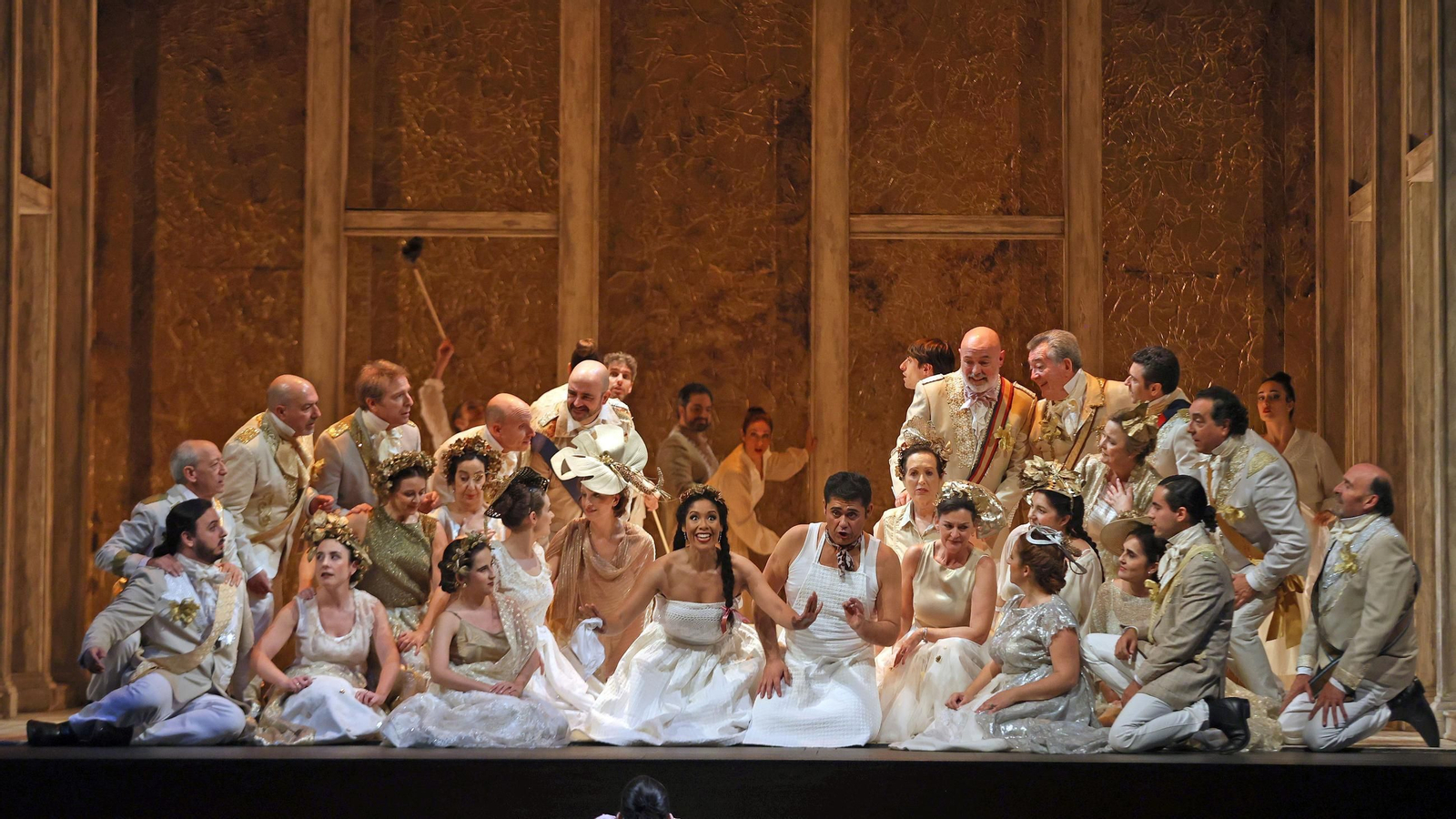 Imágenes de la ópera 'Don Gil de Alcalá' en el Teatro Villamarta de Jerez