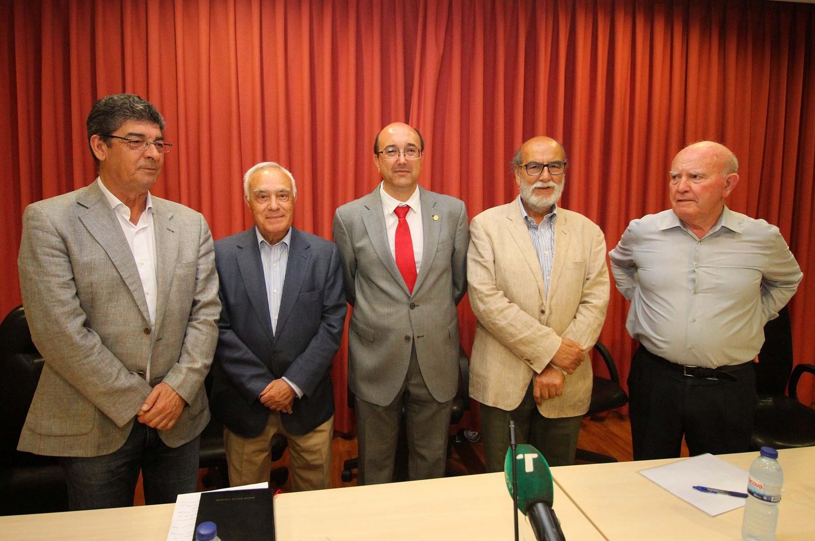 Diego Valderas, Matías Conde, Juan Gorelli, Bernardo Bueno y José Antonio Marín Rite ayer en la UHU.