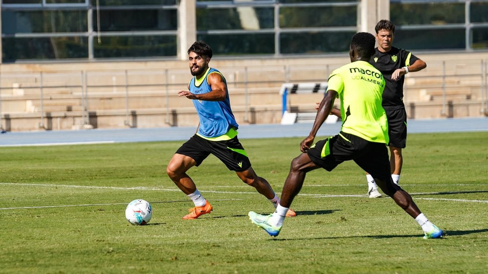 Iddrisu Baba y Arnau Puigmal, en la prática de este pasado miércoles.