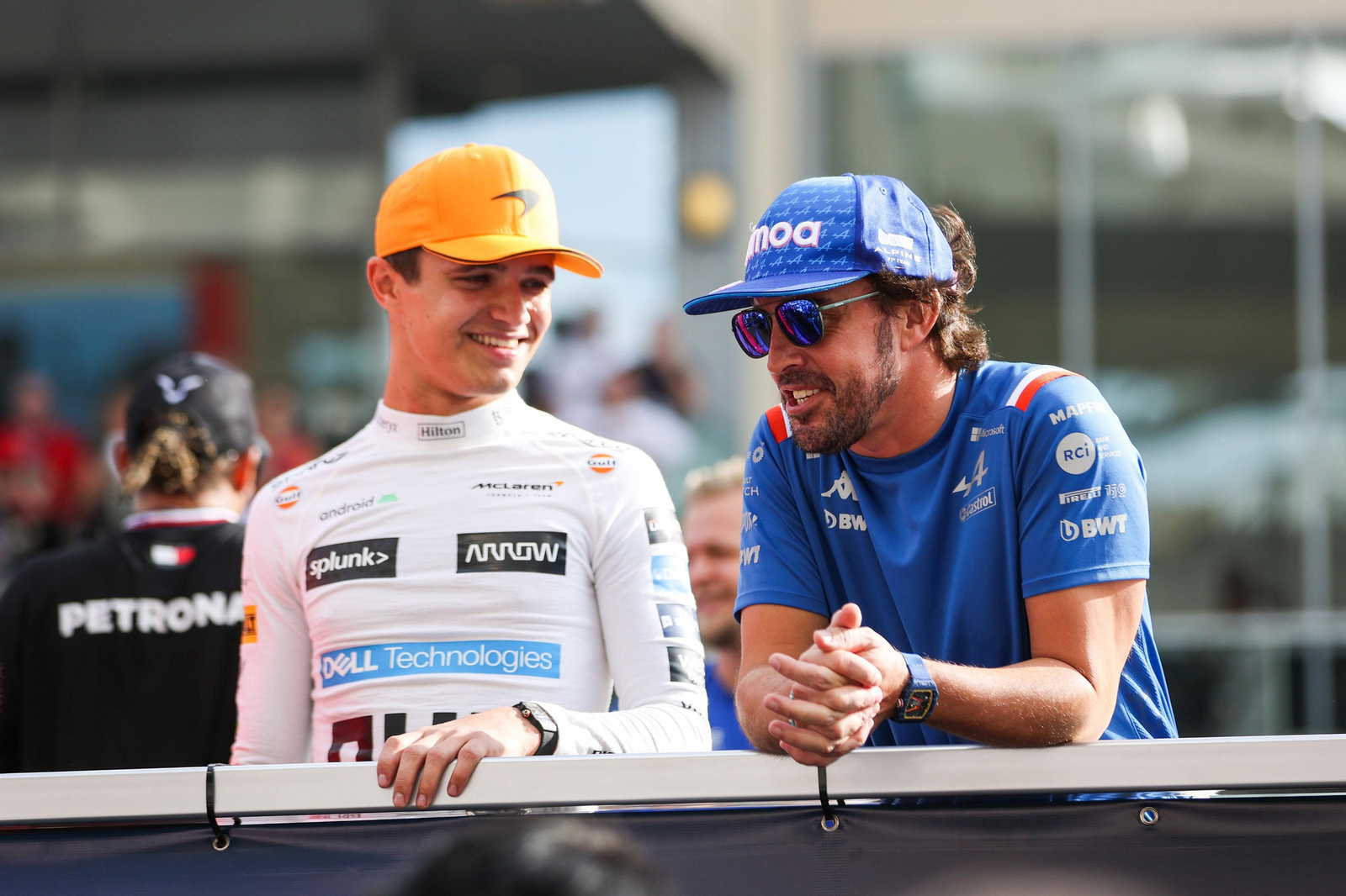 Lando Norris con Fernando Alonso el pasado noviembre en Abu Dhabi.