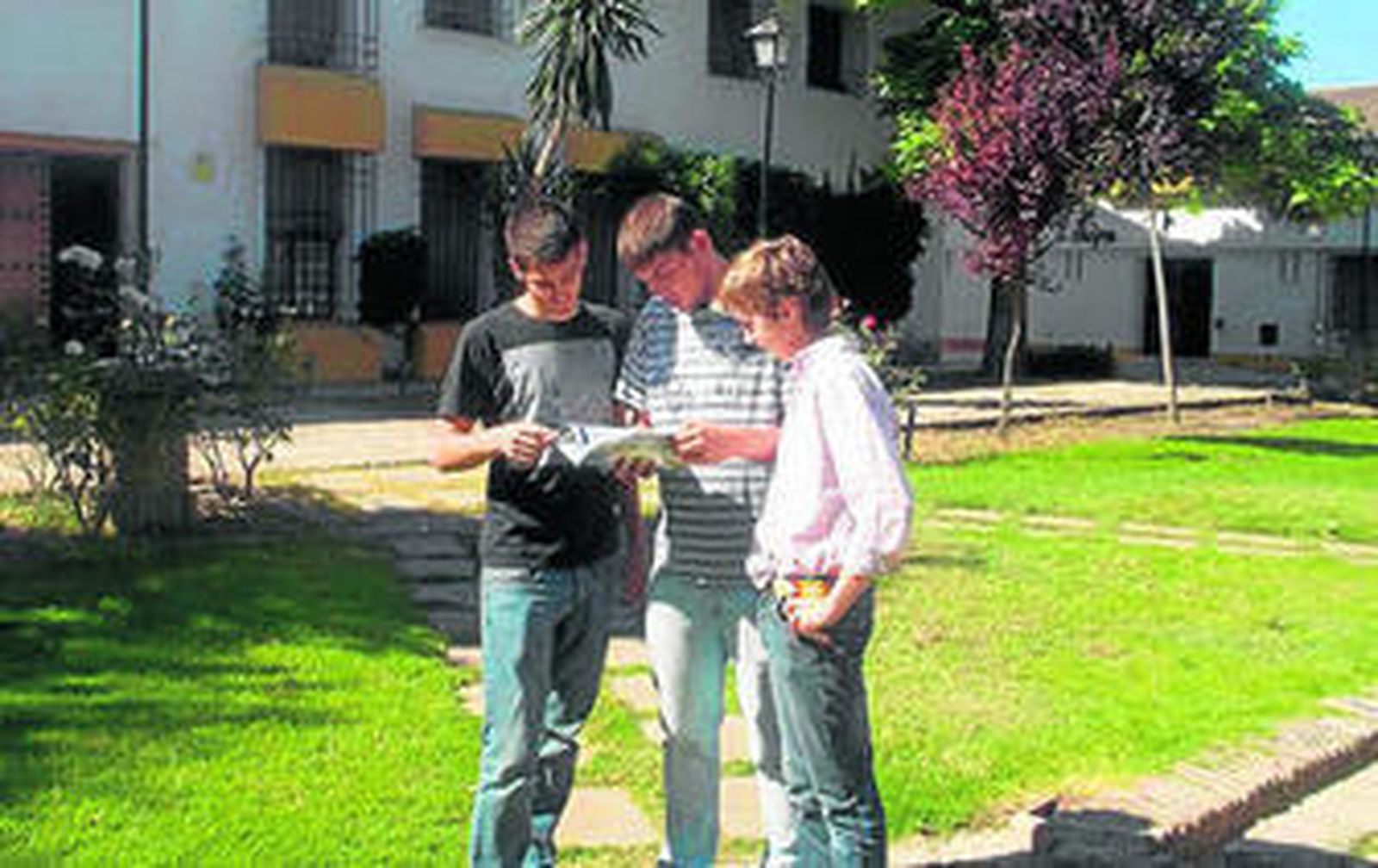 Alumnos del colegio Torrealba, en Almodóbar del Río.
