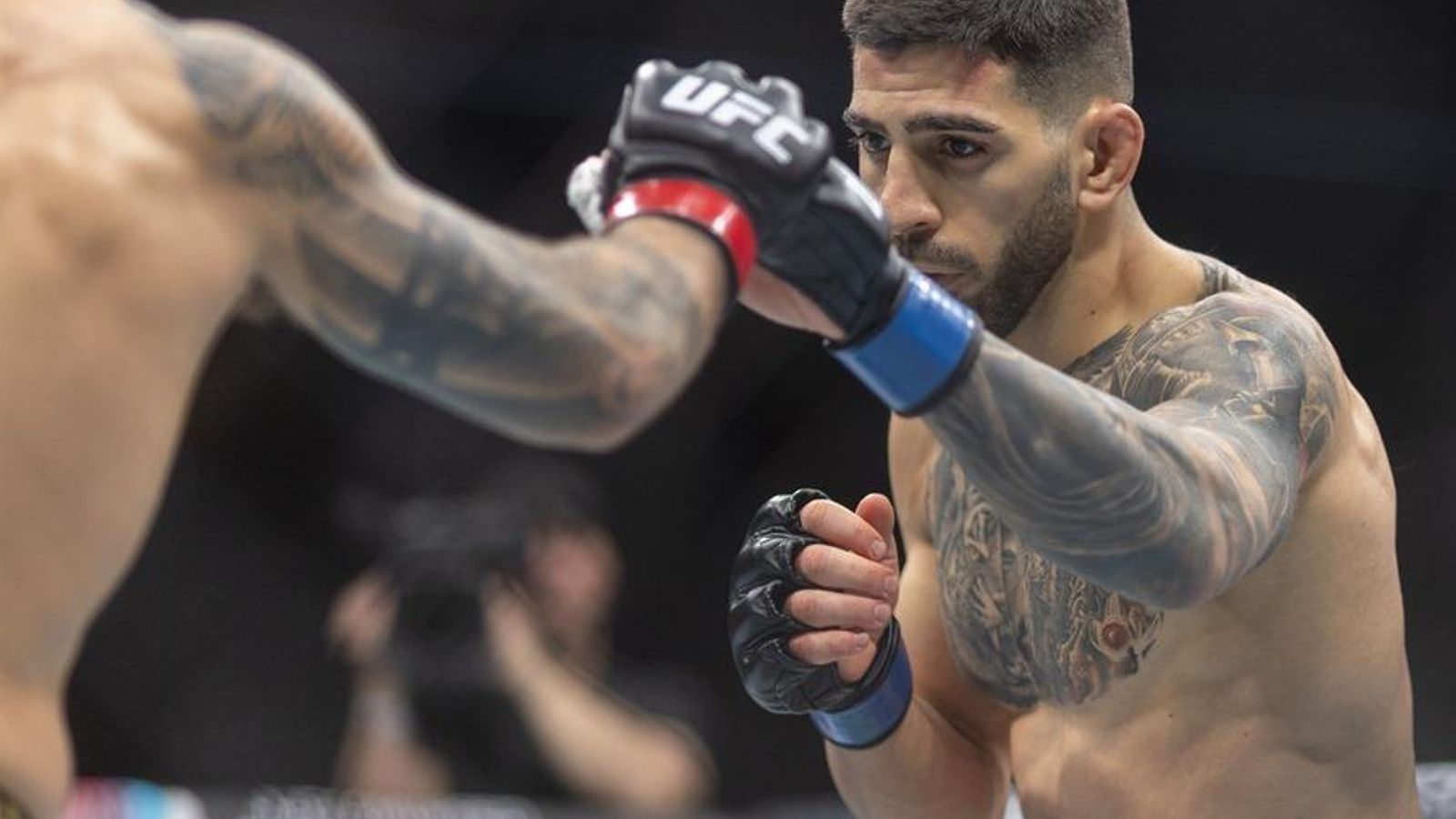 Ilia Topuria, durante el combate de este sábado