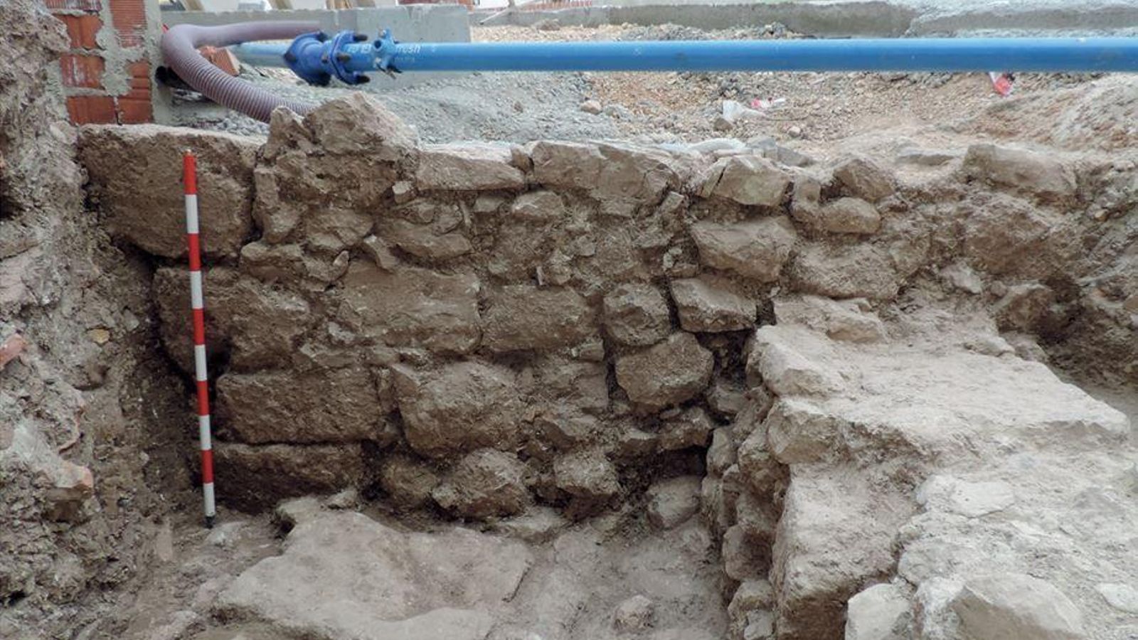 Restos desenterrados durante unas obras.