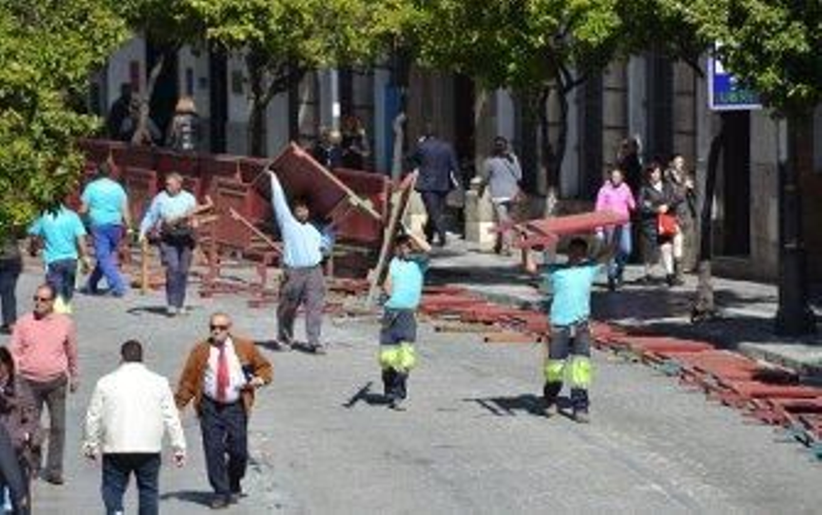 "El PP gasta 105.100 euros, disfrazado de convenio, en el montaje de palcos"