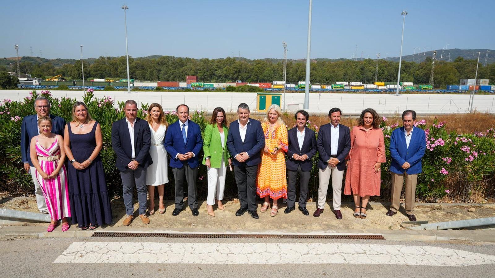 Las autoridades presentes en la visita, este miércoles. Las autoridades presentes en la visita, este miércoles.