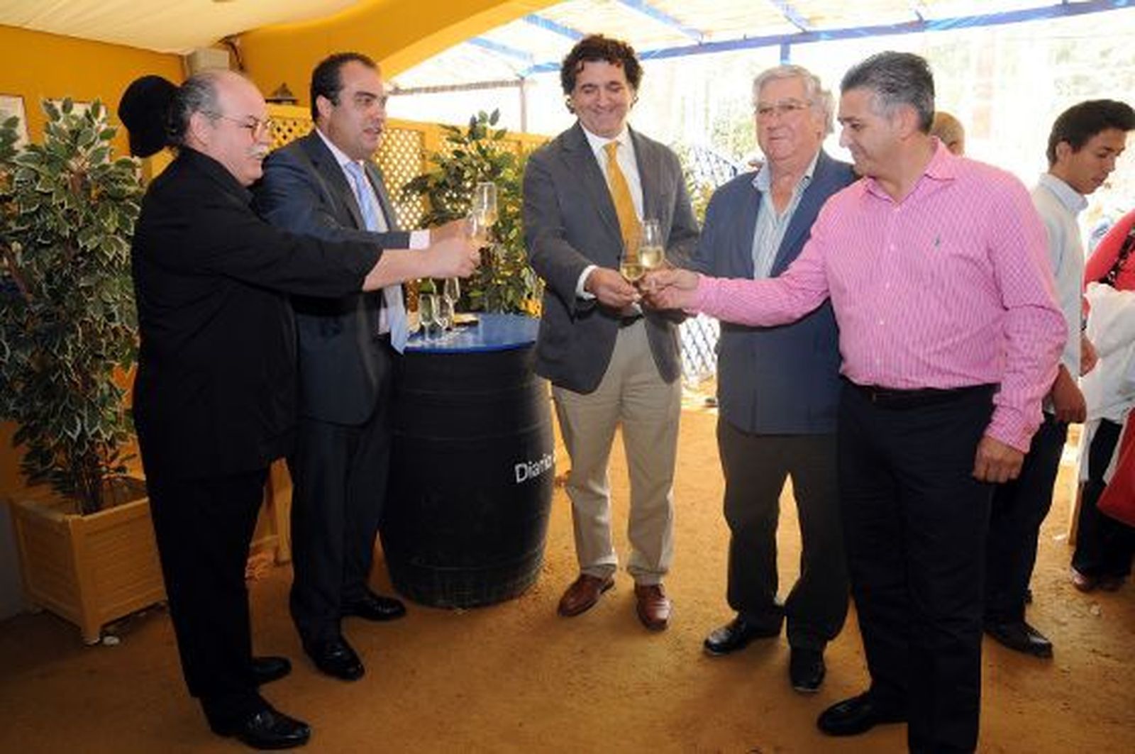 El hostelero Manolo Lugo, David Fernández, Juan Ponce, de Hiperplato, Juan Lobo y Pedro Pérez, del Restaurante La Fontanilla, de Conil.  Foto: Manuel Mateo