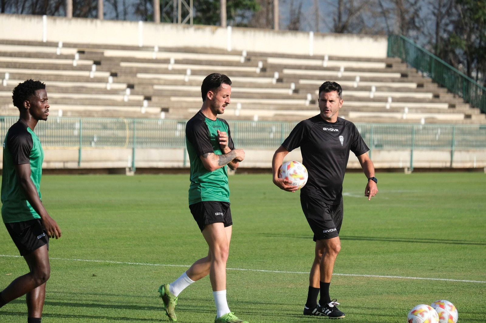 El primer entrenamiento del Córdoba CF, en imágenes
