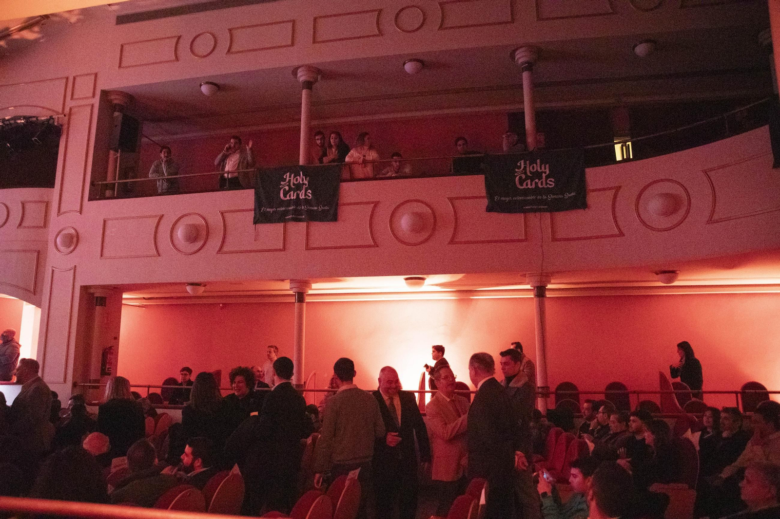 Imágenes de la presentación de las Holy Cards