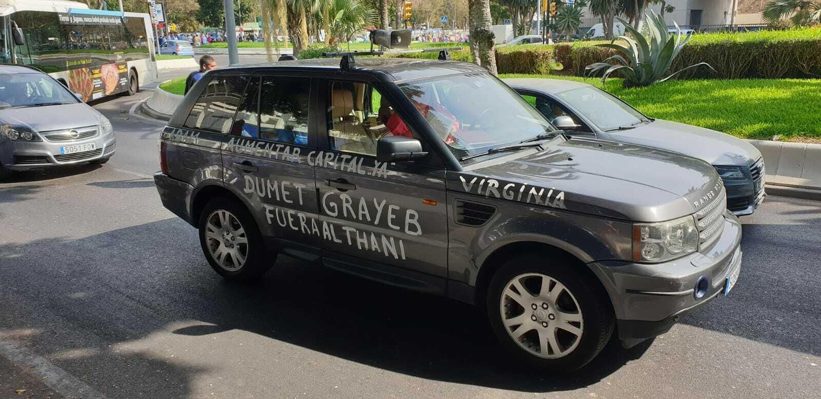 Las fotos de la manifestación contra el jeque antes del Málaga - Almería