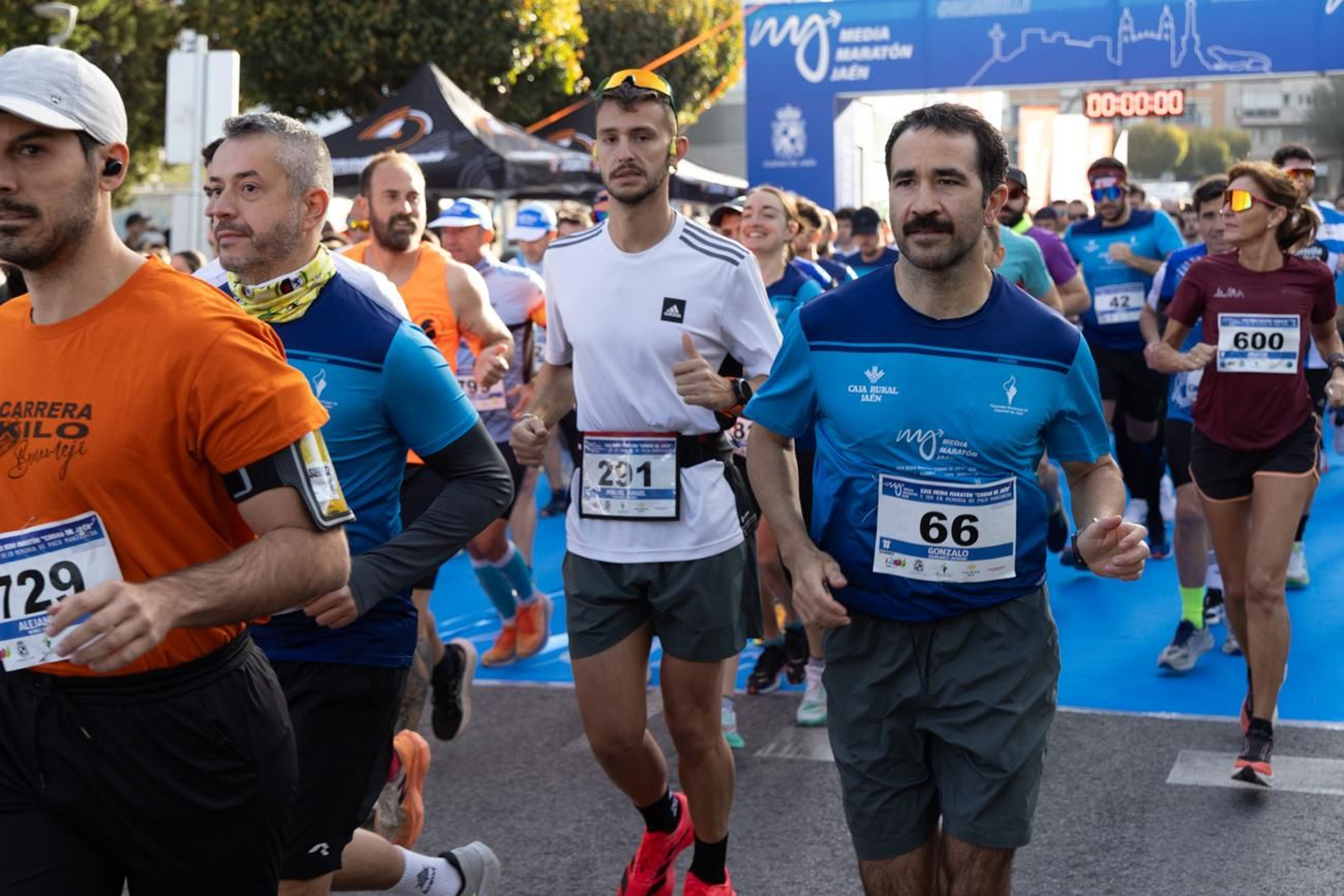 En imágenes: multitudinaria e histórica XXIX Media Maratón 'Ciudad de Jaén' y 10k en memoria de Paco Manzaneda (2)