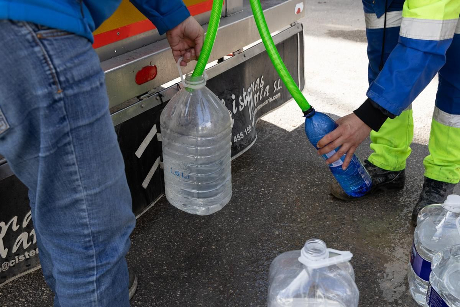 Reparten agua en Mote Lope Alvárez tras prohibir su consumo por presencia de bromato