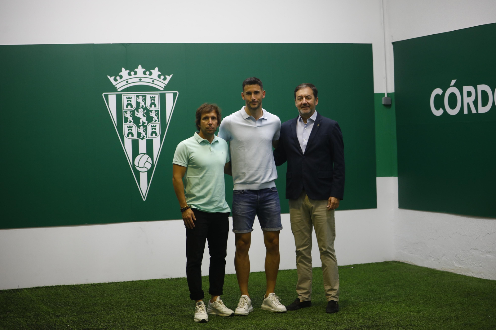 Las mejores fotos de la presentación de Carlos Albarrán con el Córdoba CF