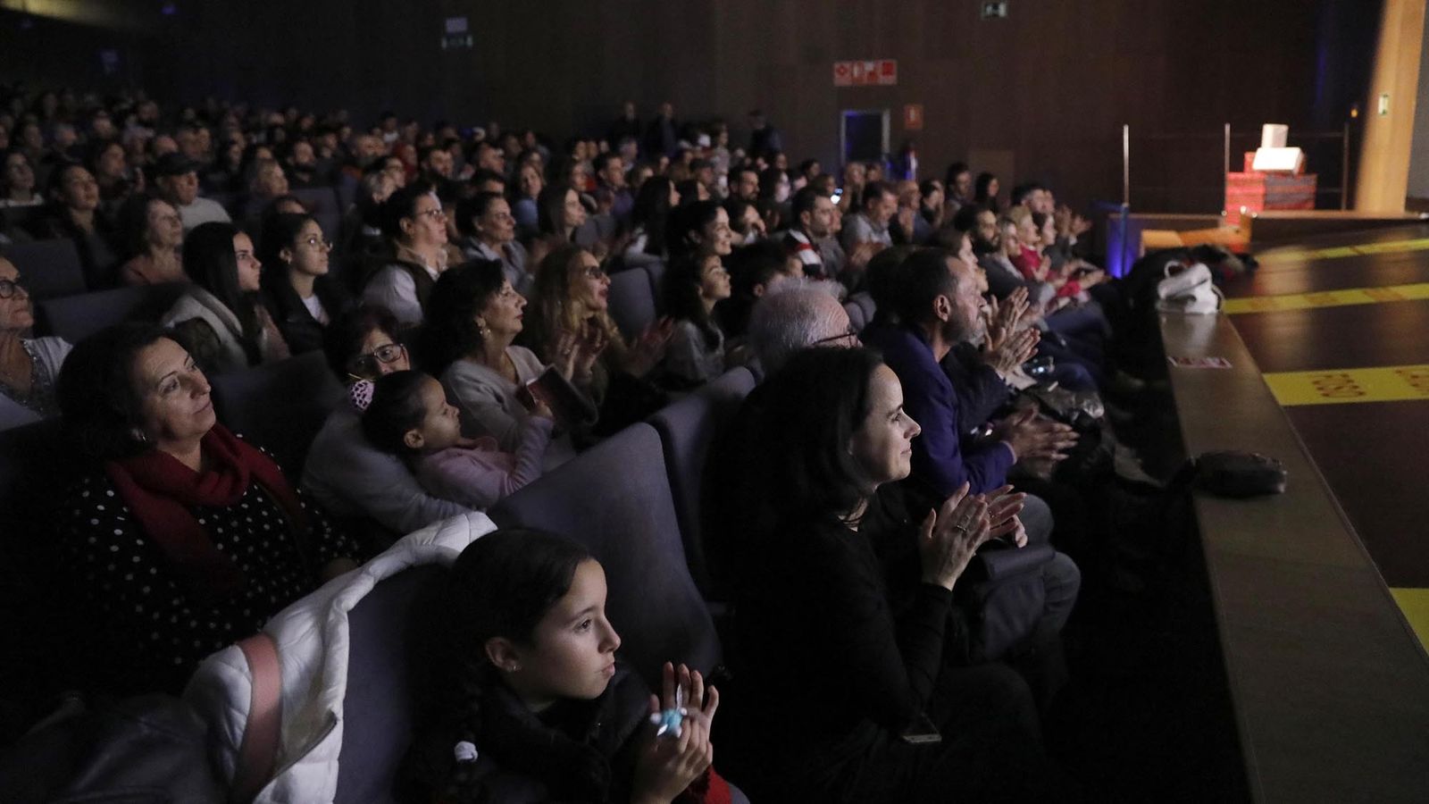 Las fotos de la Gala Solidaria de Navidad de la Escuela Municipal de Música, Danza y Teatro "Jose María Sánchez -Verdú"