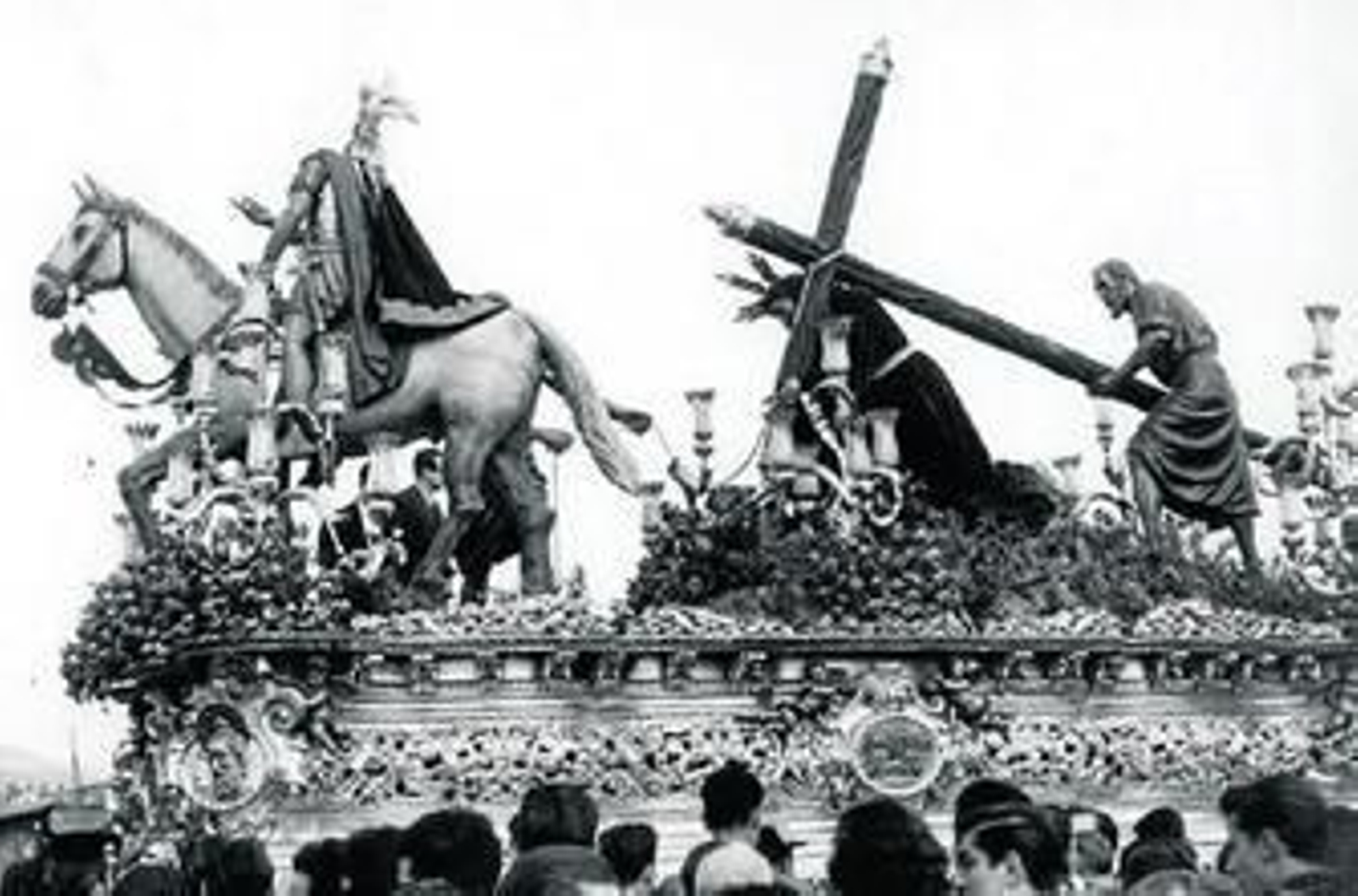 1. El Señor de las Tres Caídas en el paso estrenado en 1894 tallado por José Salvago, andas que fueron ampliadas y remodeladas varias veces. 2. El mismo paso es utilizado hoy por la Hermandad de la Vera Cruz de Utrera. 3. El  Cachorro sobre el paso diseñado por Castillo Lastrucci.