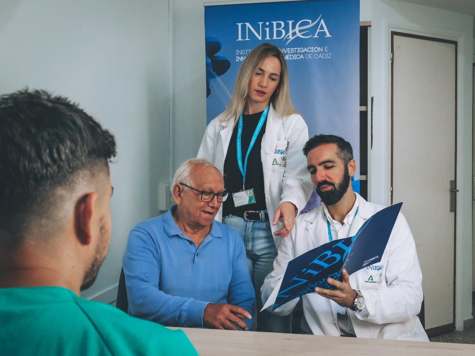 Imagen de una actividad de divulgación social y científica del Inibica.