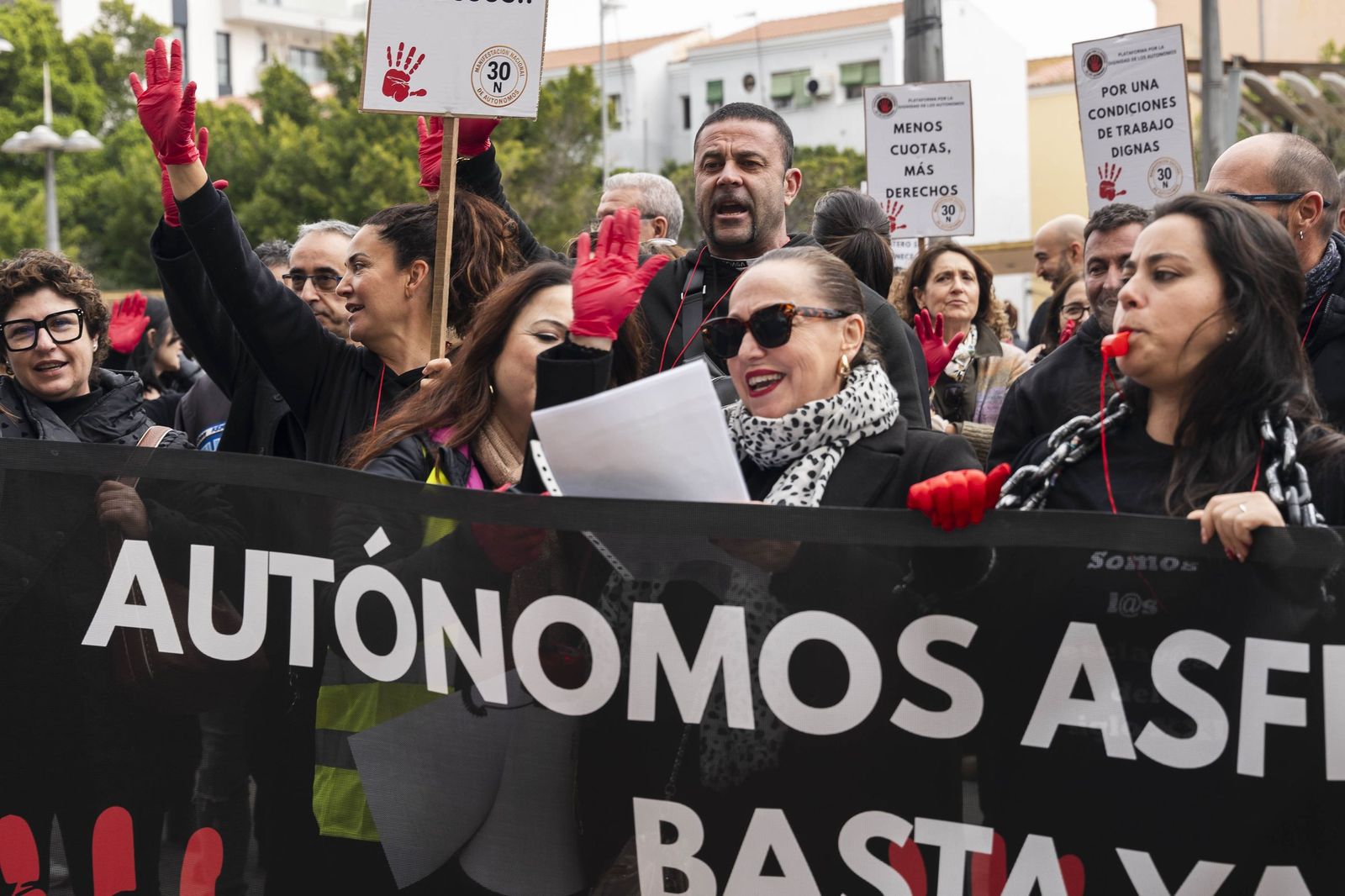 Las imágenes de la Manifestación de la Plataforma por la Dignidad de los Autónomos en Almería