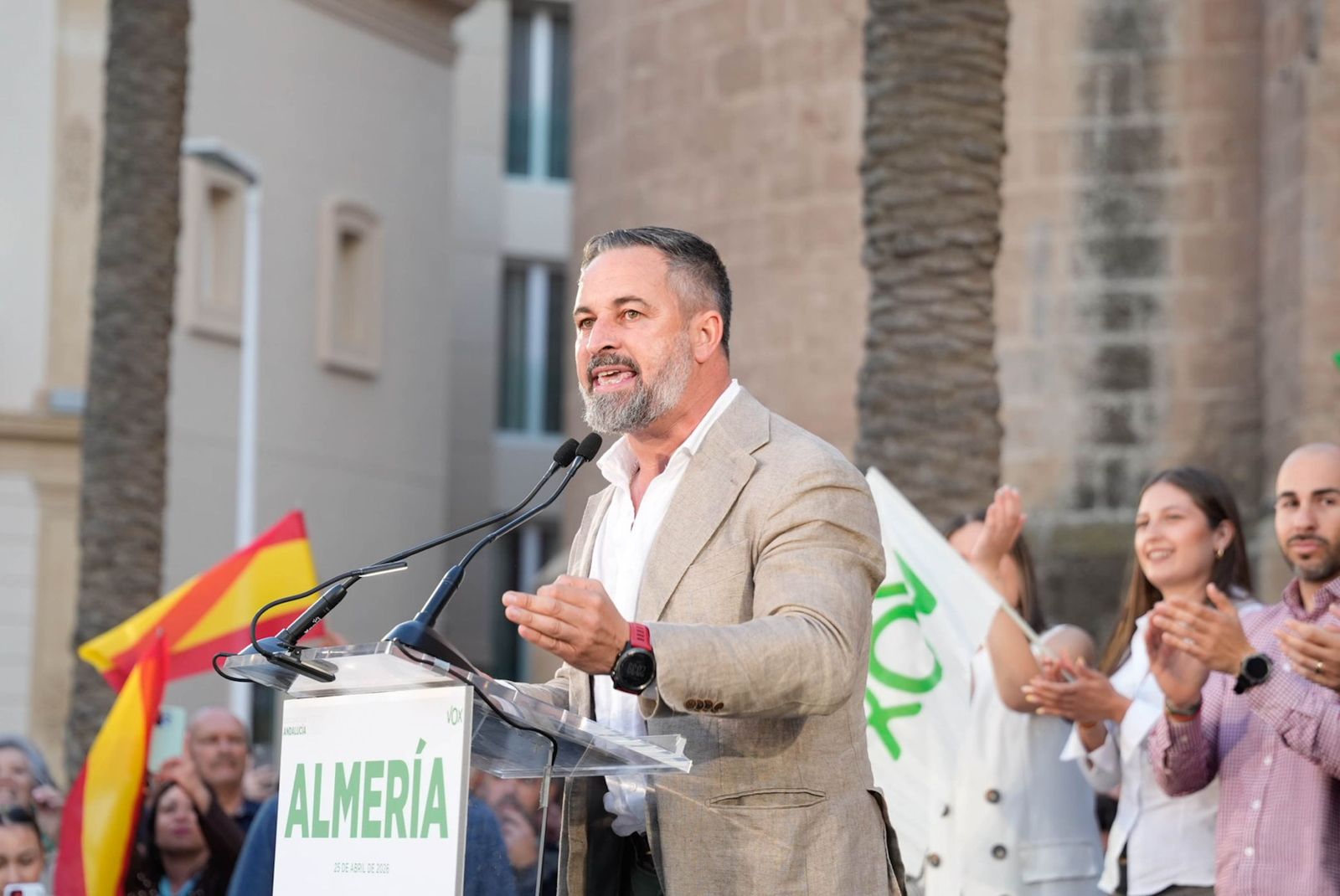 Las imágenes del acto público de Vox con Santiago Abascal en Almería