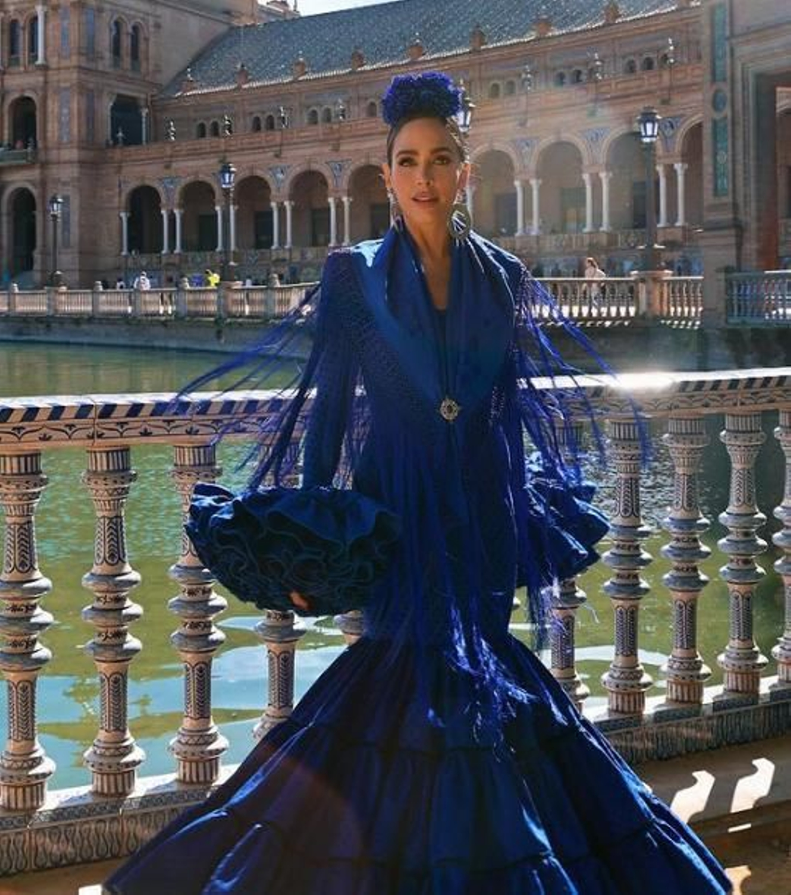 Rocío Osorno con traje de flamenca en la Feria de Abril.