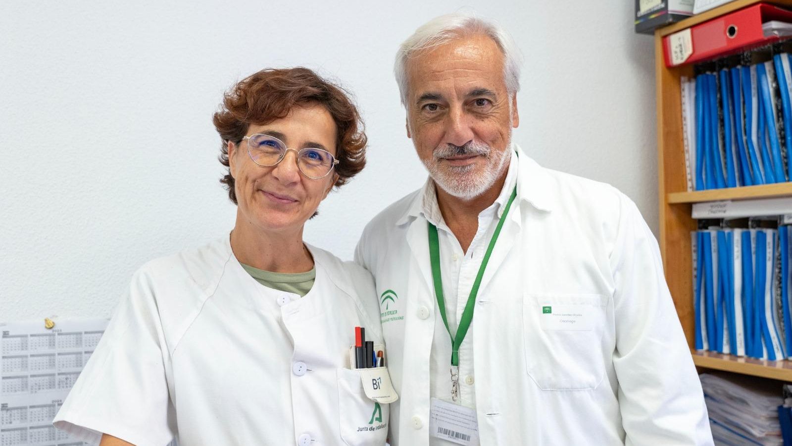 Mónica Fernández Navarro, coordinadora de investigación y Pedro Sánchez Rovira, jefe de servicio.