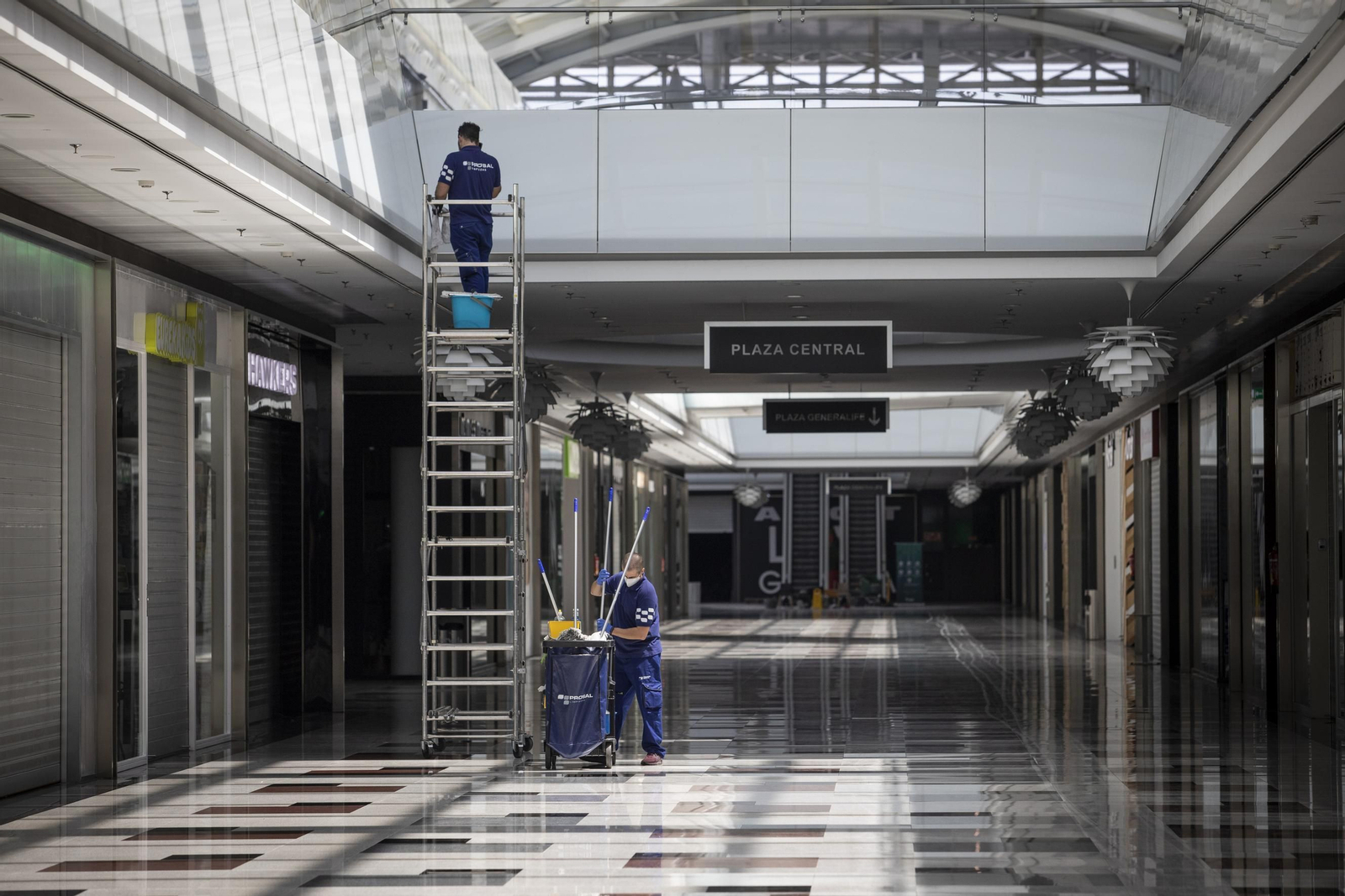 Así se prepara el Centro Comercial Nevada Shopping de Granada para la reapertura en la fase 2