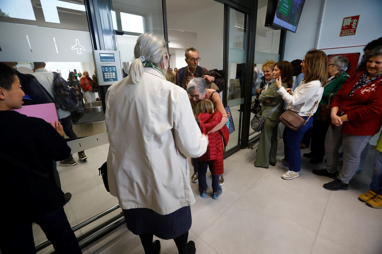 El aeropuerto de Córdoba recibe el primer vuelo de Binter desde Canarias, en imágenes