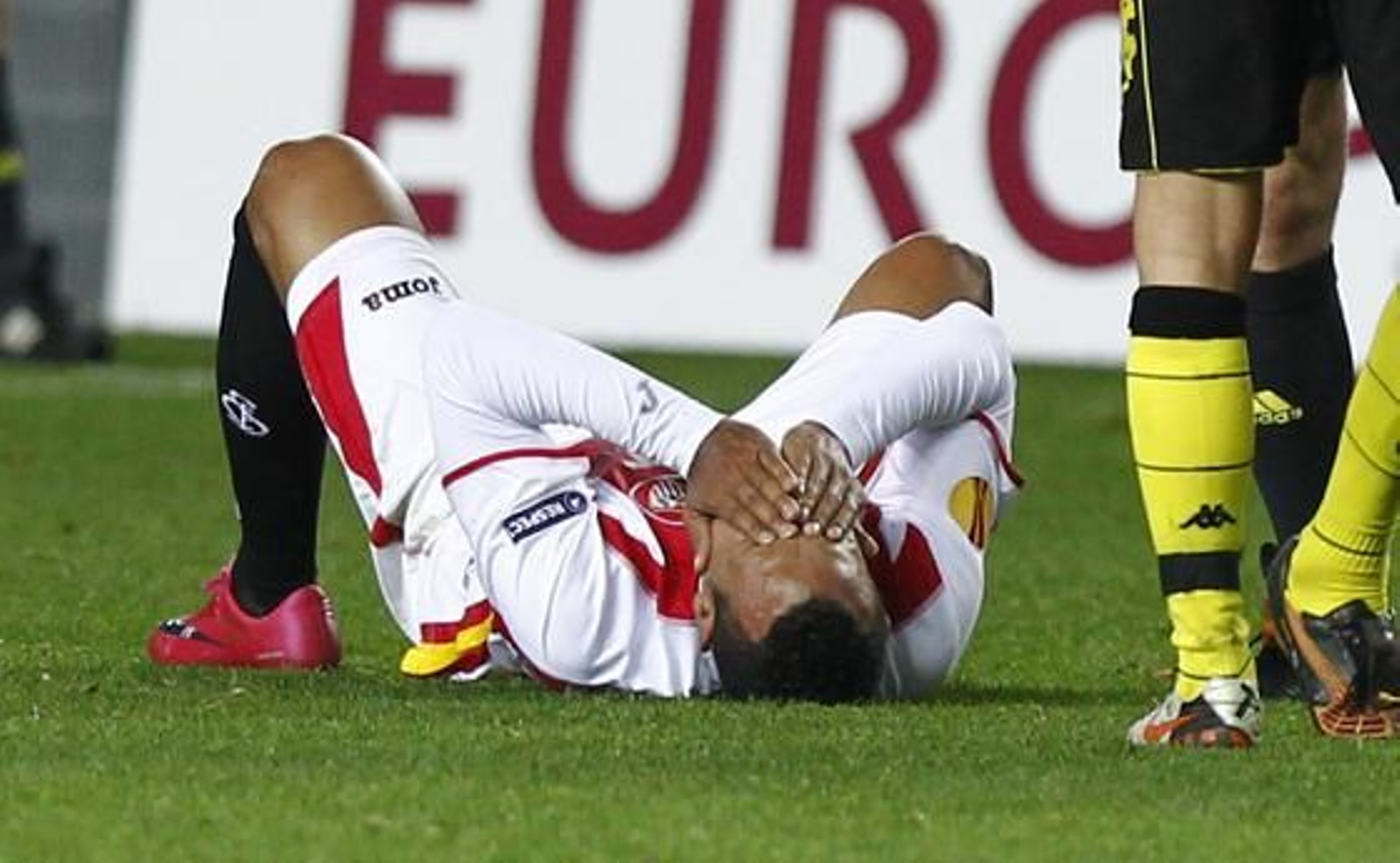 El Sevilla pasa a la siguiente ronda de la Liga Europa tras empatar 2-2 con el Borussia Dortmund. / Antonio Pizarro