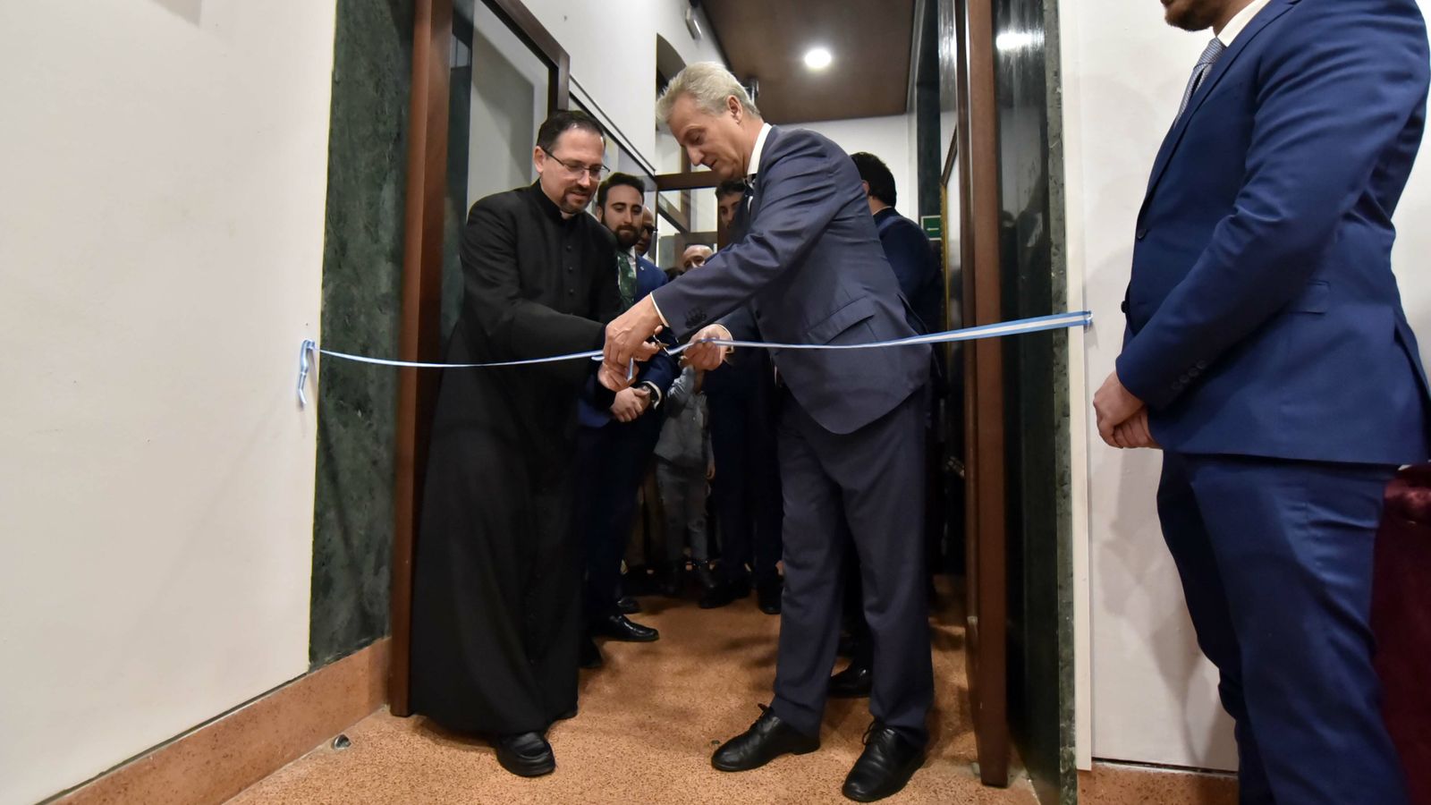 Las fotos de la exposicíon de Devociones Particulares en el Edificio Istmo - Comandancia