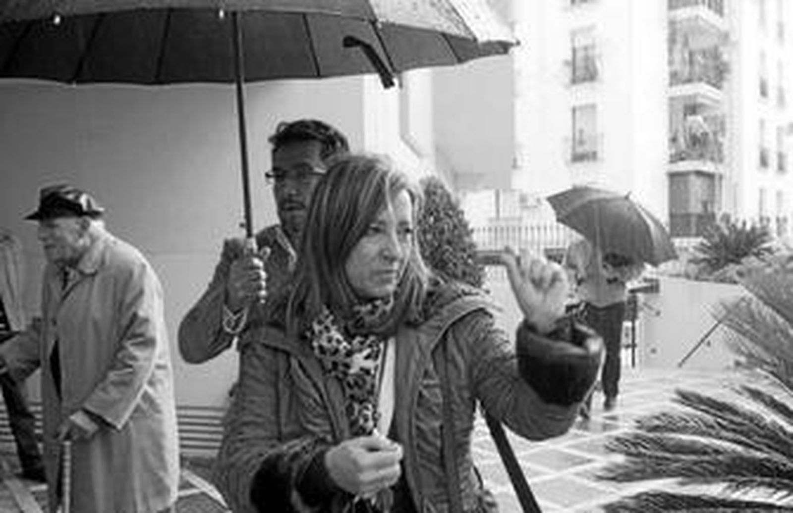 La alcaldesa, Pilar Sánchez, ayer a su llegada a la sede del PSOE en Jerez para presidir la ejecutiva local.