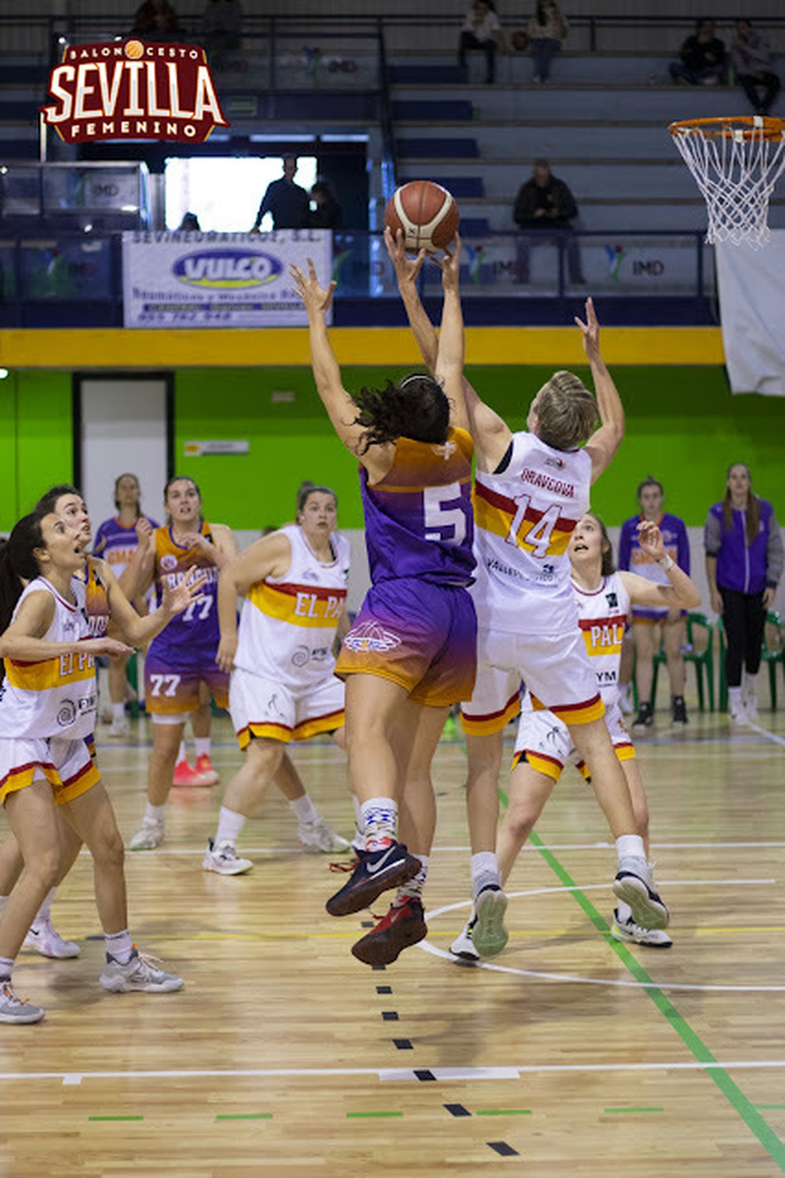 Imagen del partido entre el GMASB y El Palo.